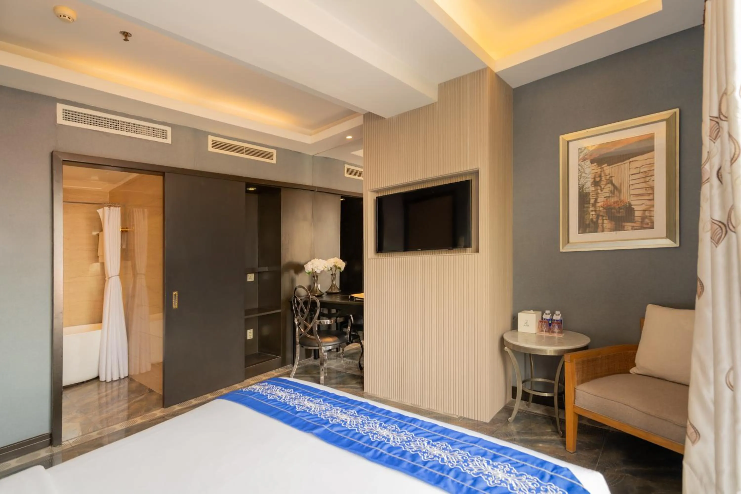 TV and multimedia, Bed in A&EM Ben Thanh Hotel