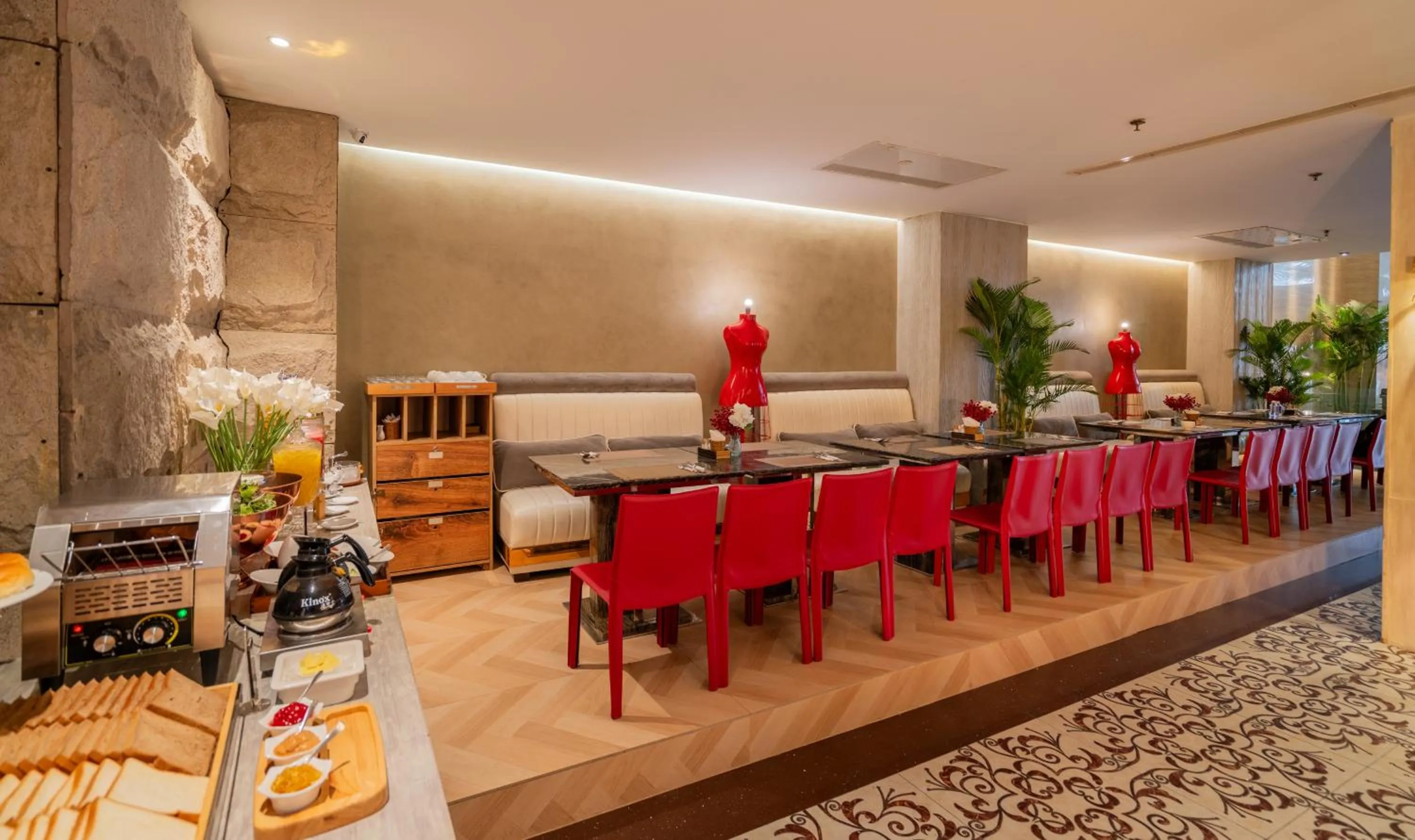 Restaurant/places to eat in A&EM Ben Thanh Hotel