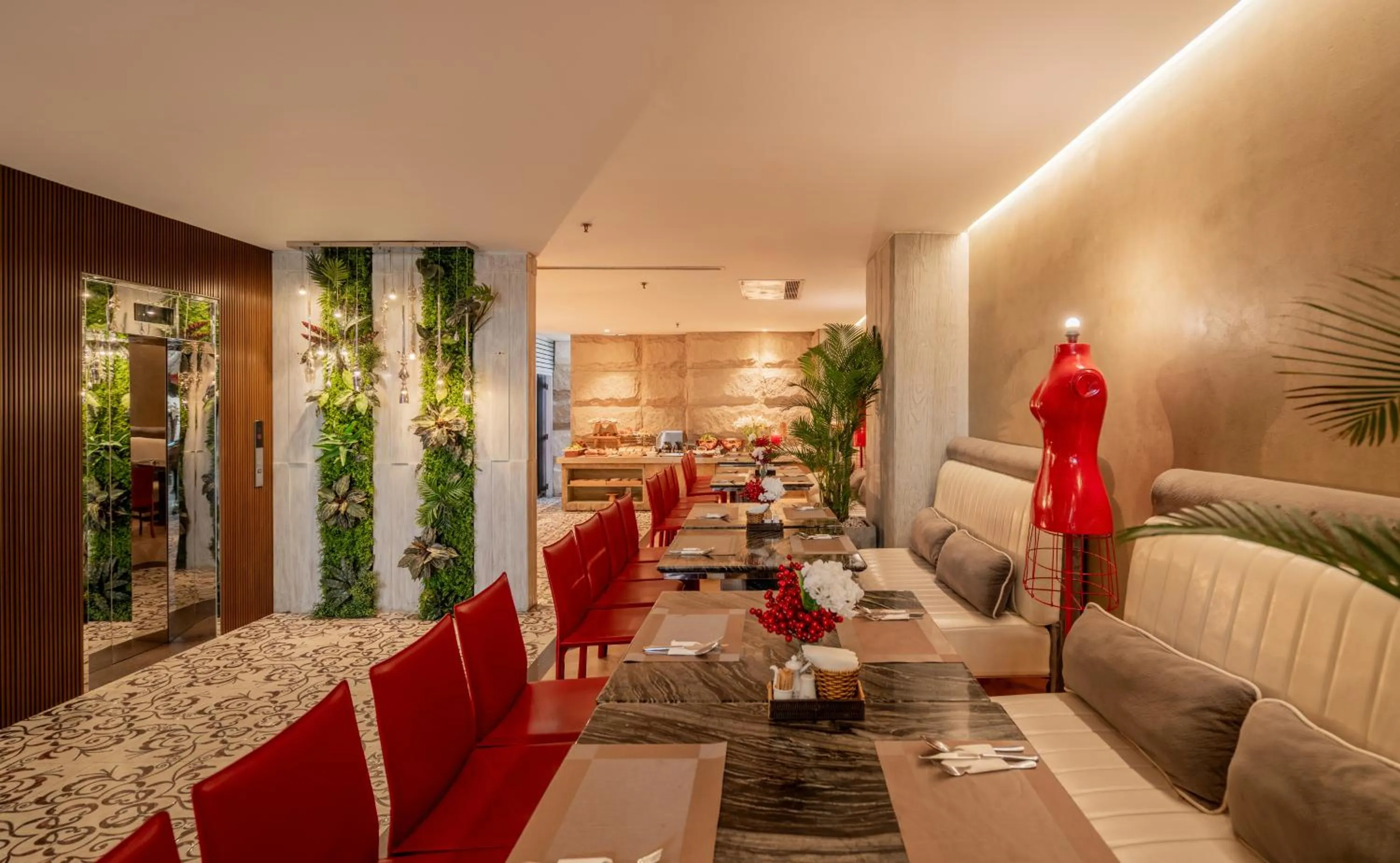 Restaurant/places to eat in A&EM Ben Thanh Hotel