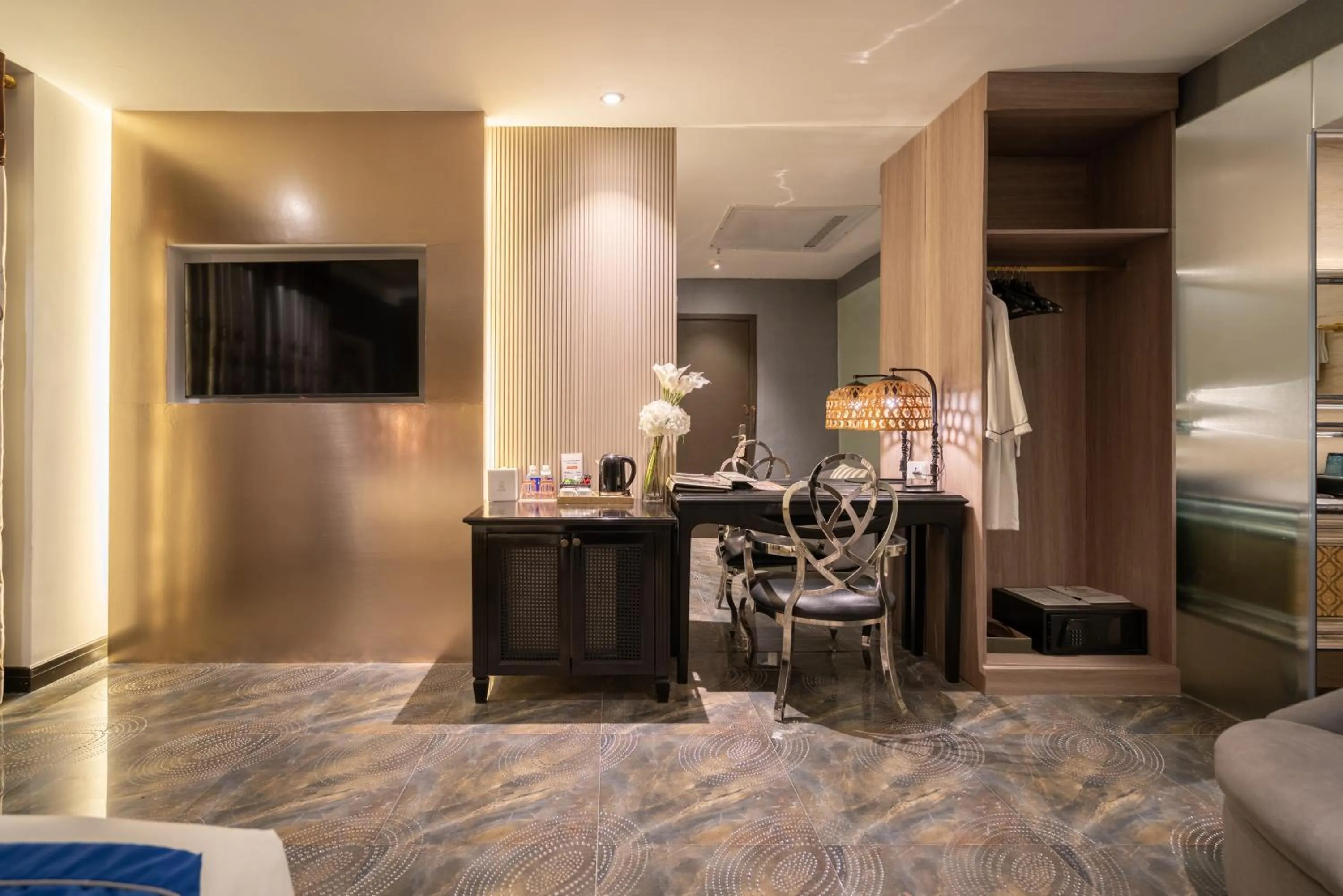 TV and multimedia in A&EM Ben Thanh Hotel