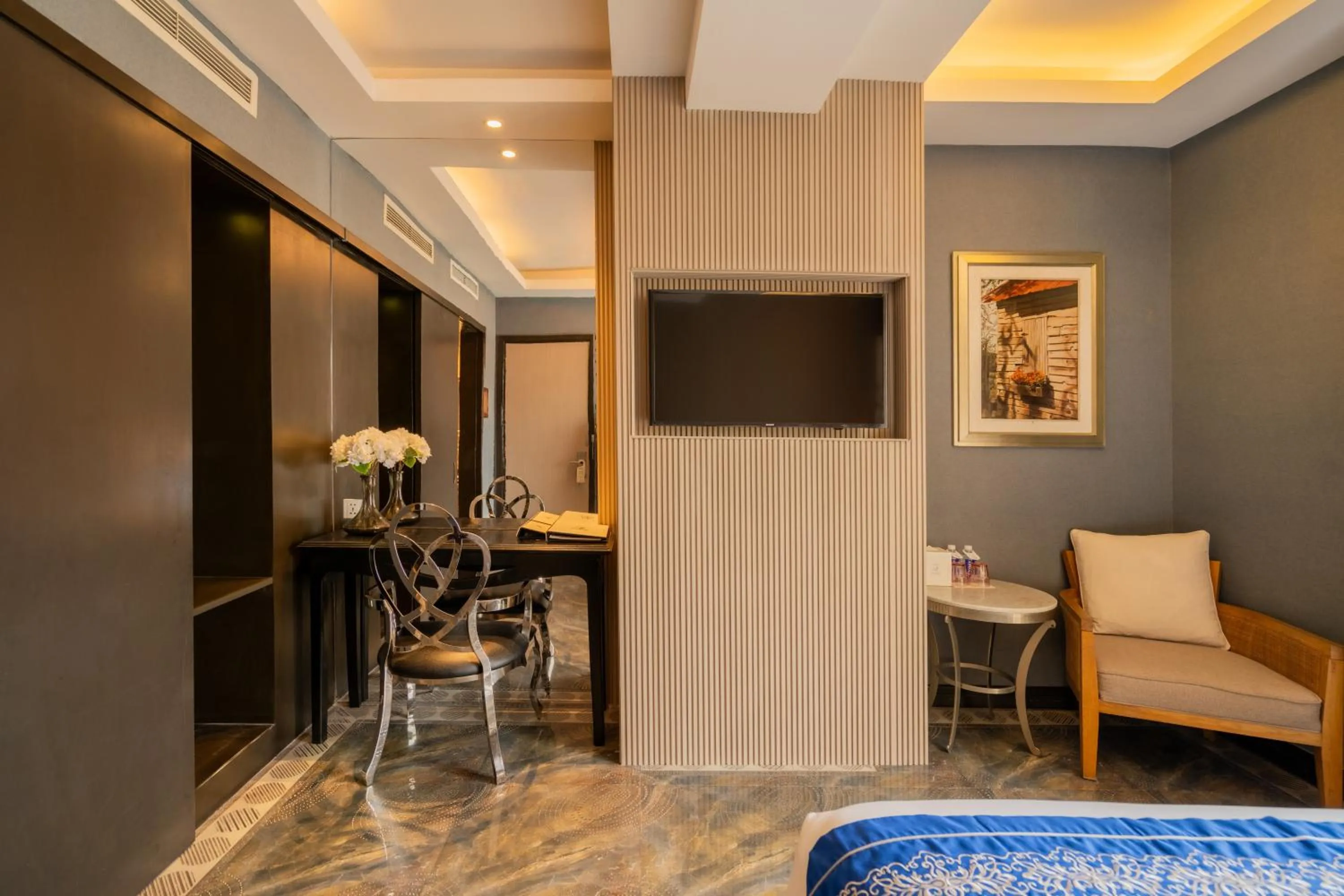 TV and multimedia in A&EM Ben Thanh Hotel