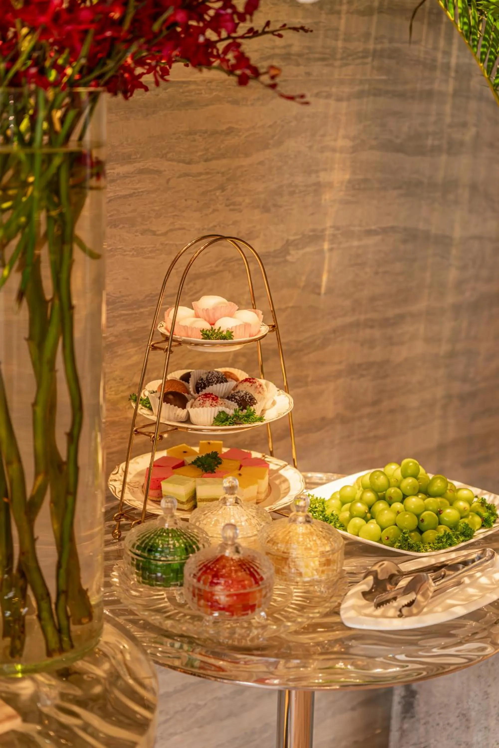 Food and drinks in A&EM Ben Thanh Hotel