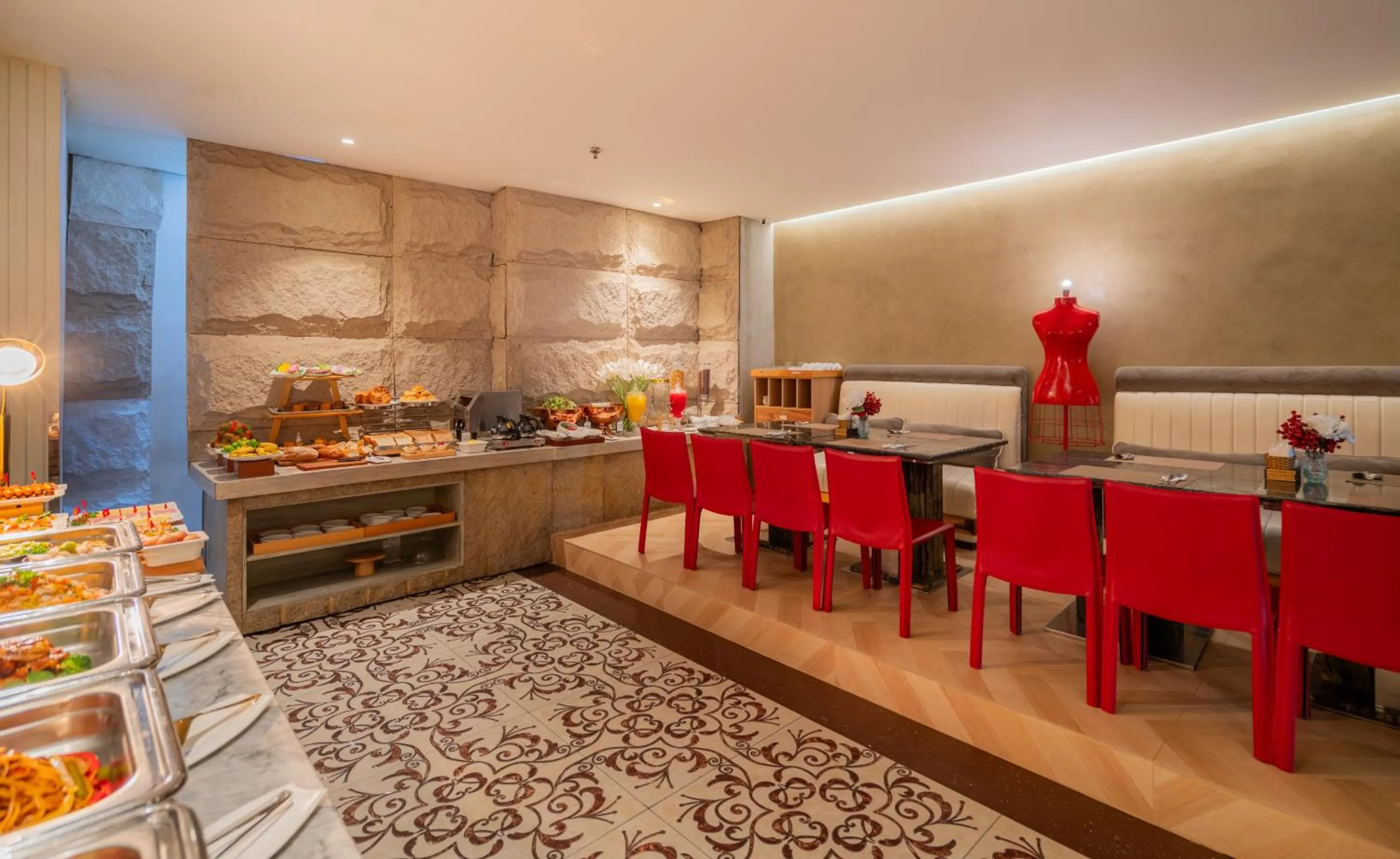 Restaurant/places to eat in A&EM Ben Thanh Hotel