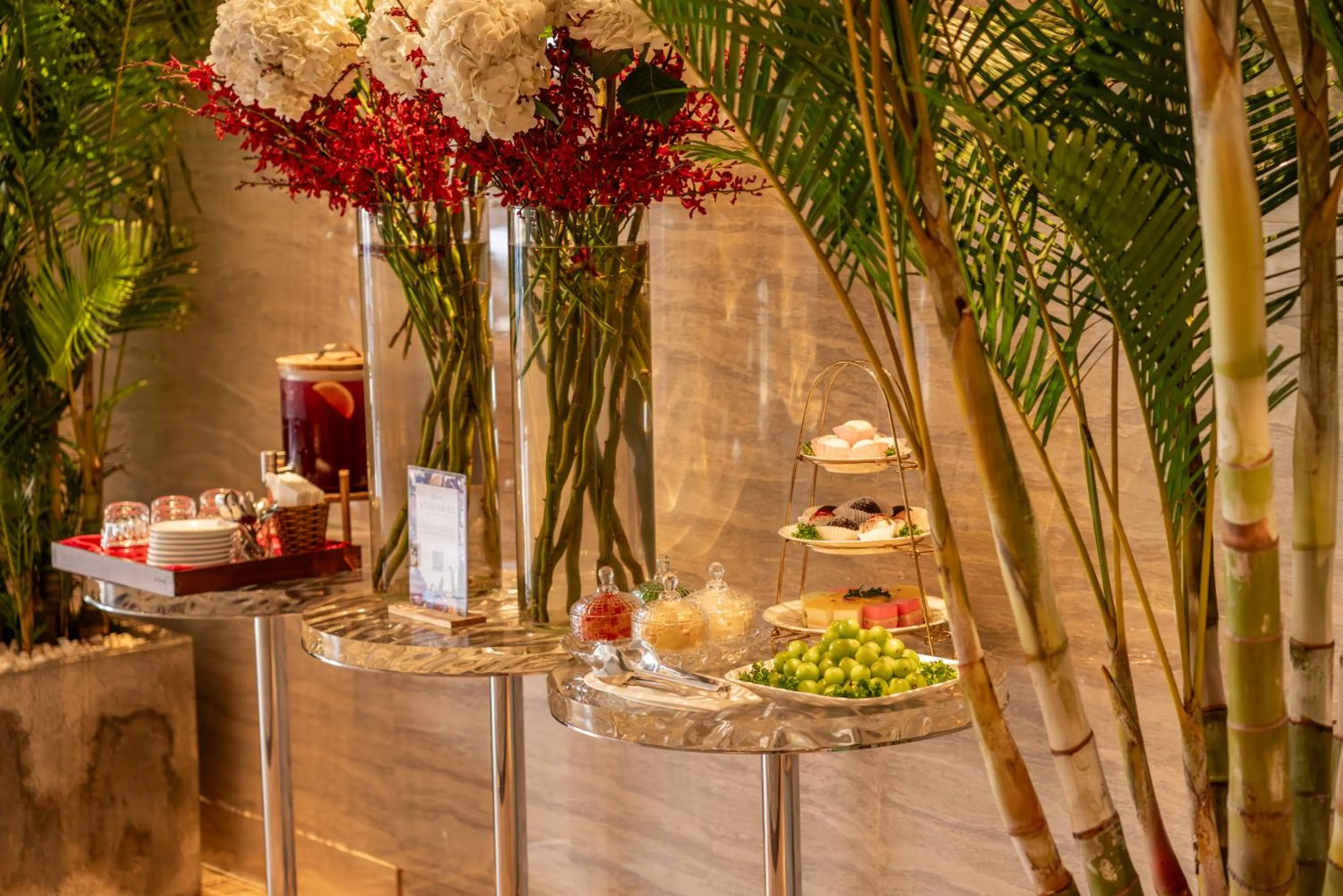 Food and drinks in A&EM Ben Thanh Hotel