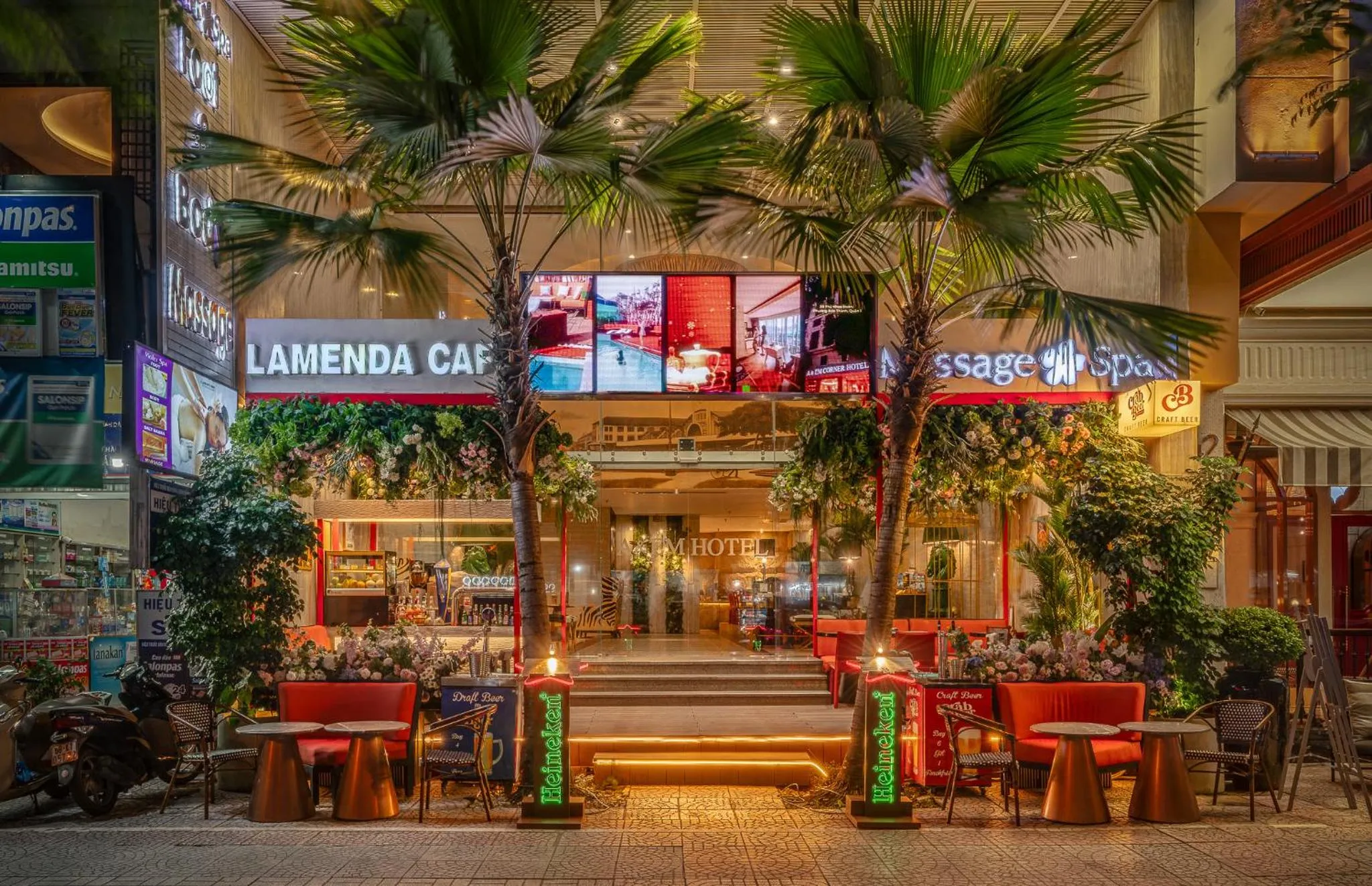 Lounge or bar in A&EM Ben Thanh Hotel