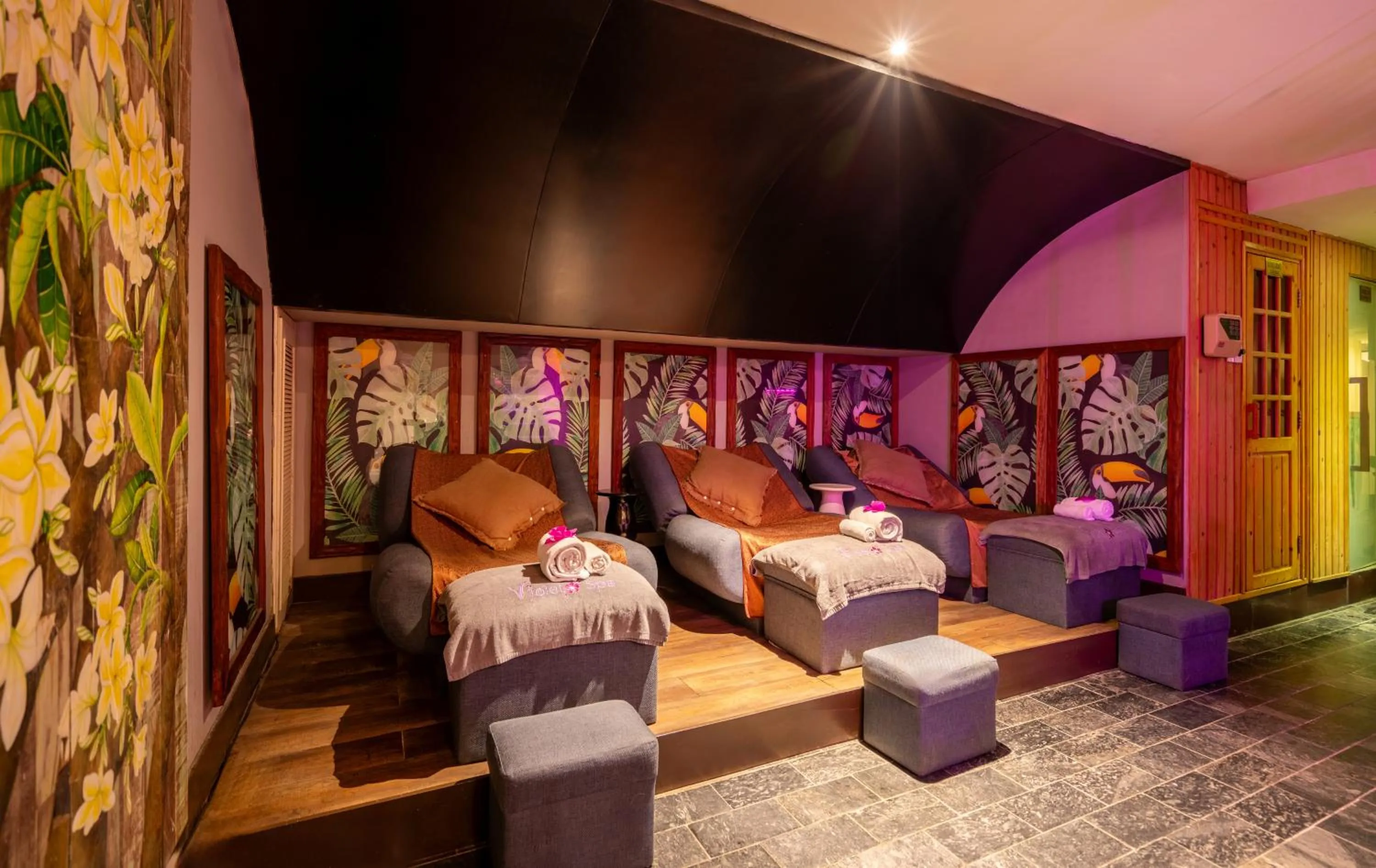 Spa and wellness centre/facilities in A&EM Ben Thanh Hotel