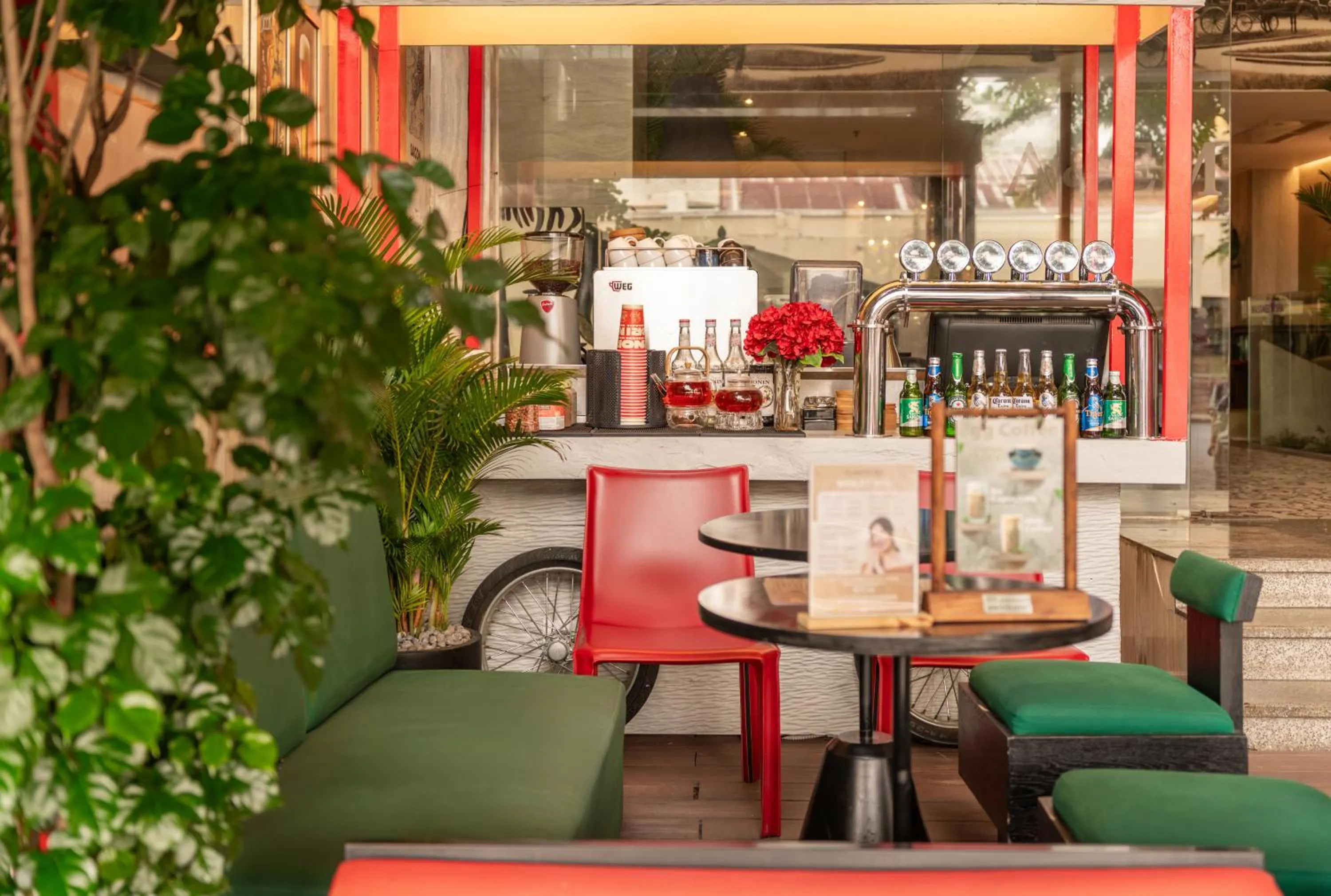 Lounge or bar in A&EM Ben Thanh Hotel