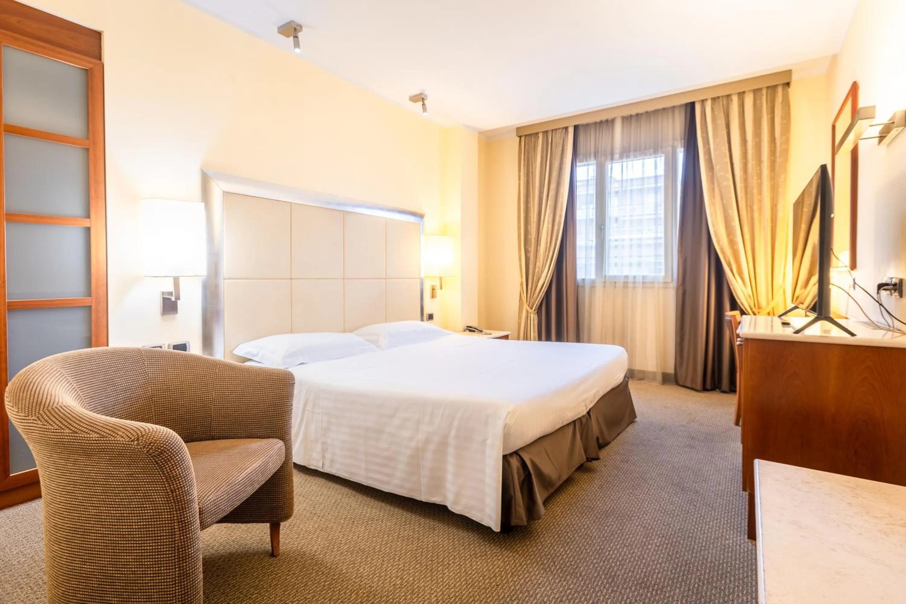 Bed in Hotel Airone - Ombrellone incluso al bagno Dolce Vita a Marina dal 1 giugno al 28 settembre