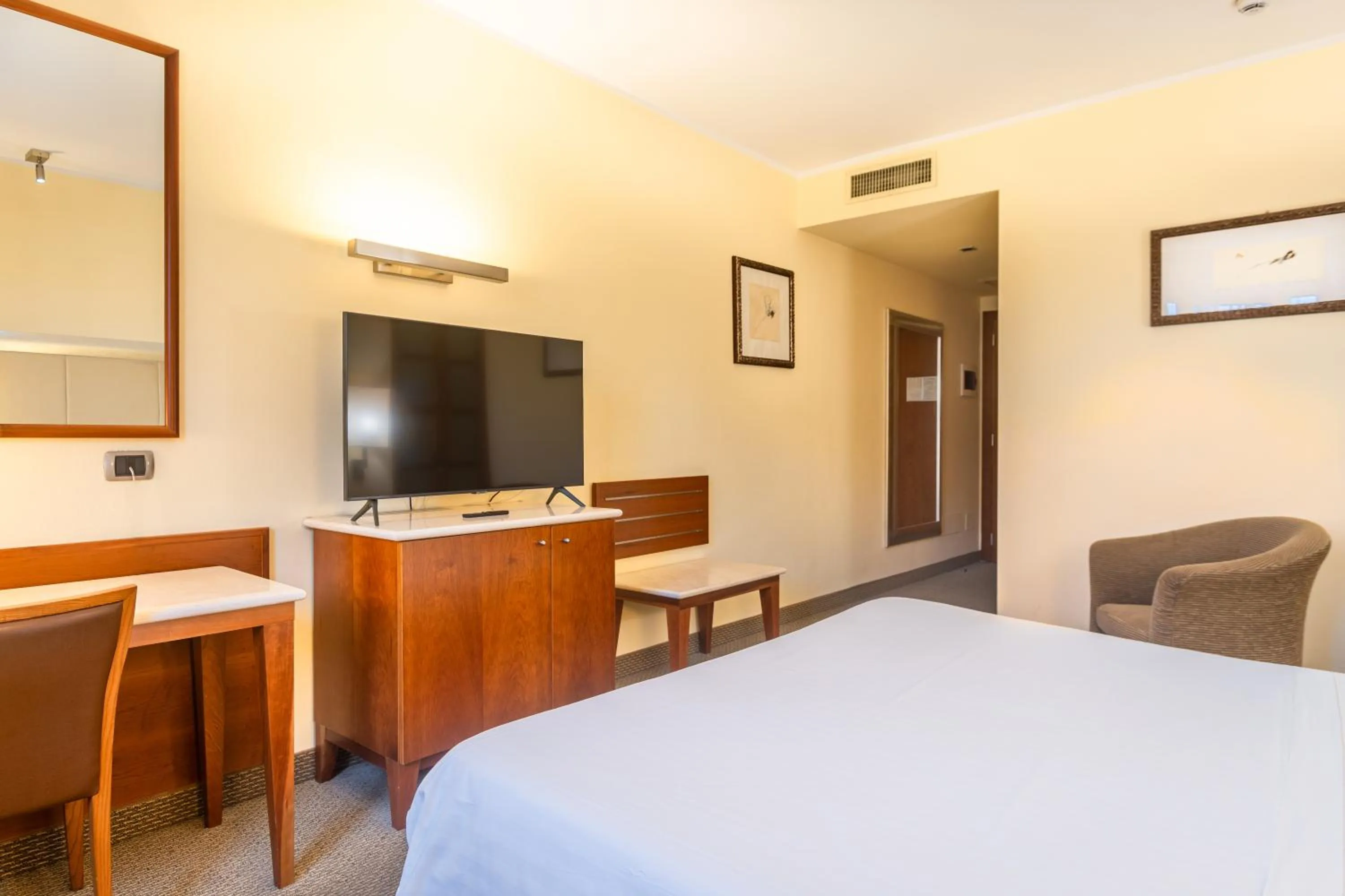 Bed in Hotel Airone - Ombrellone incluso al bagno Dolce Vita a Marina dal 1 giugno al 28 settembre