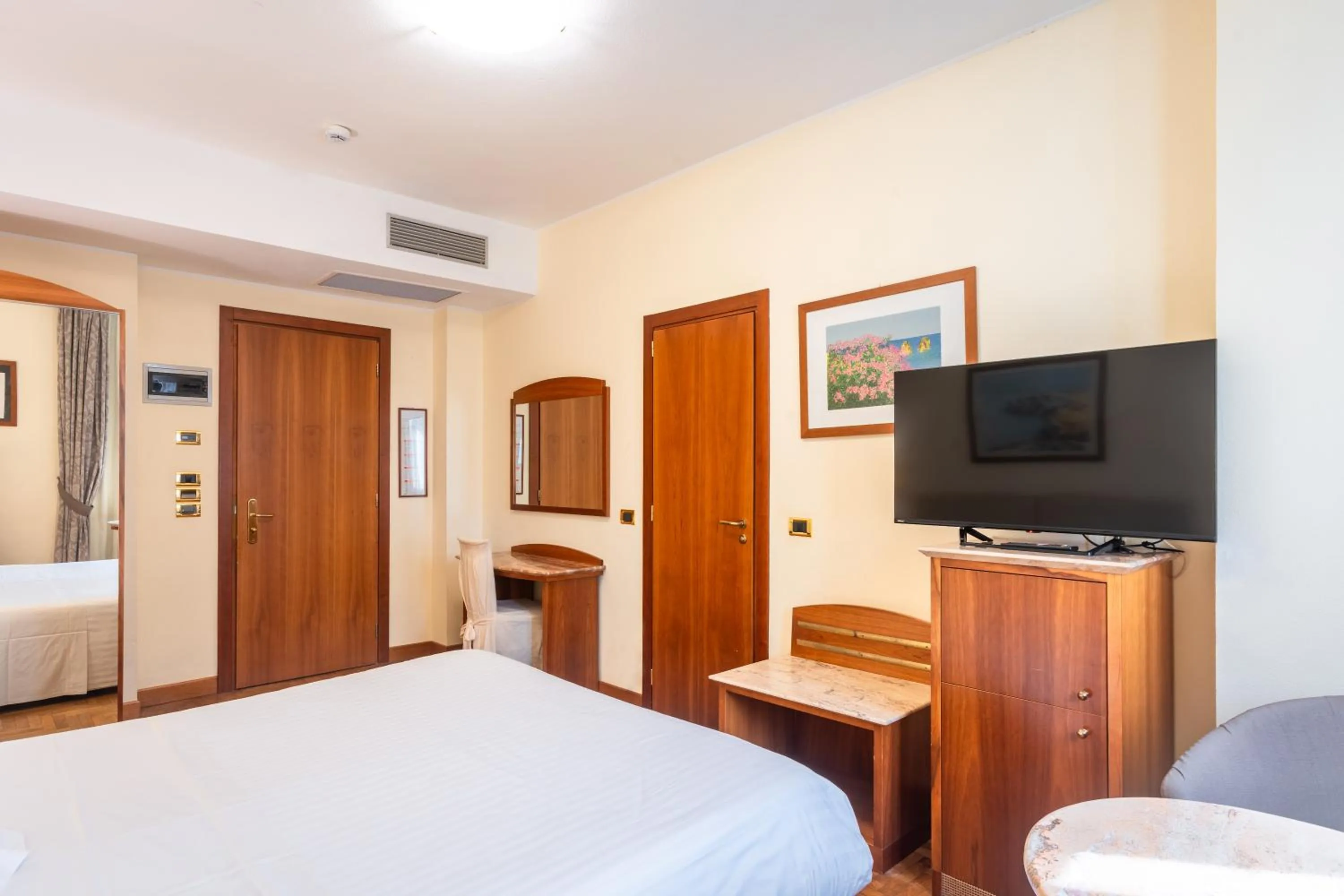 Bed in Hotel Airone - Ombrellone incluso al bagno Dolce Vita a Marina dal 1 giugno al 28 settembre