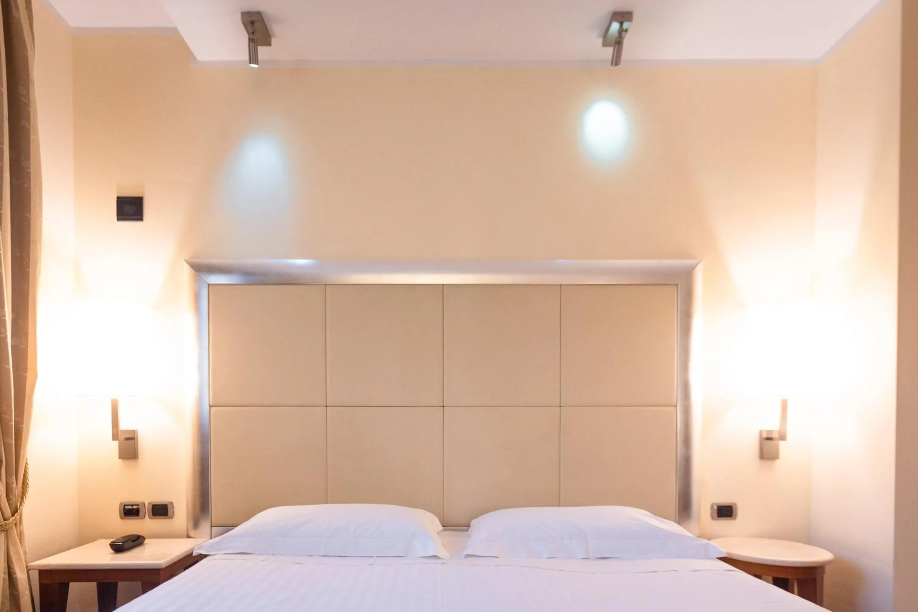 Bed in Hotel Airone - Ombrellone incluso al bagno Dolce Vita a Marina dal 1 giugno al 28 settembre