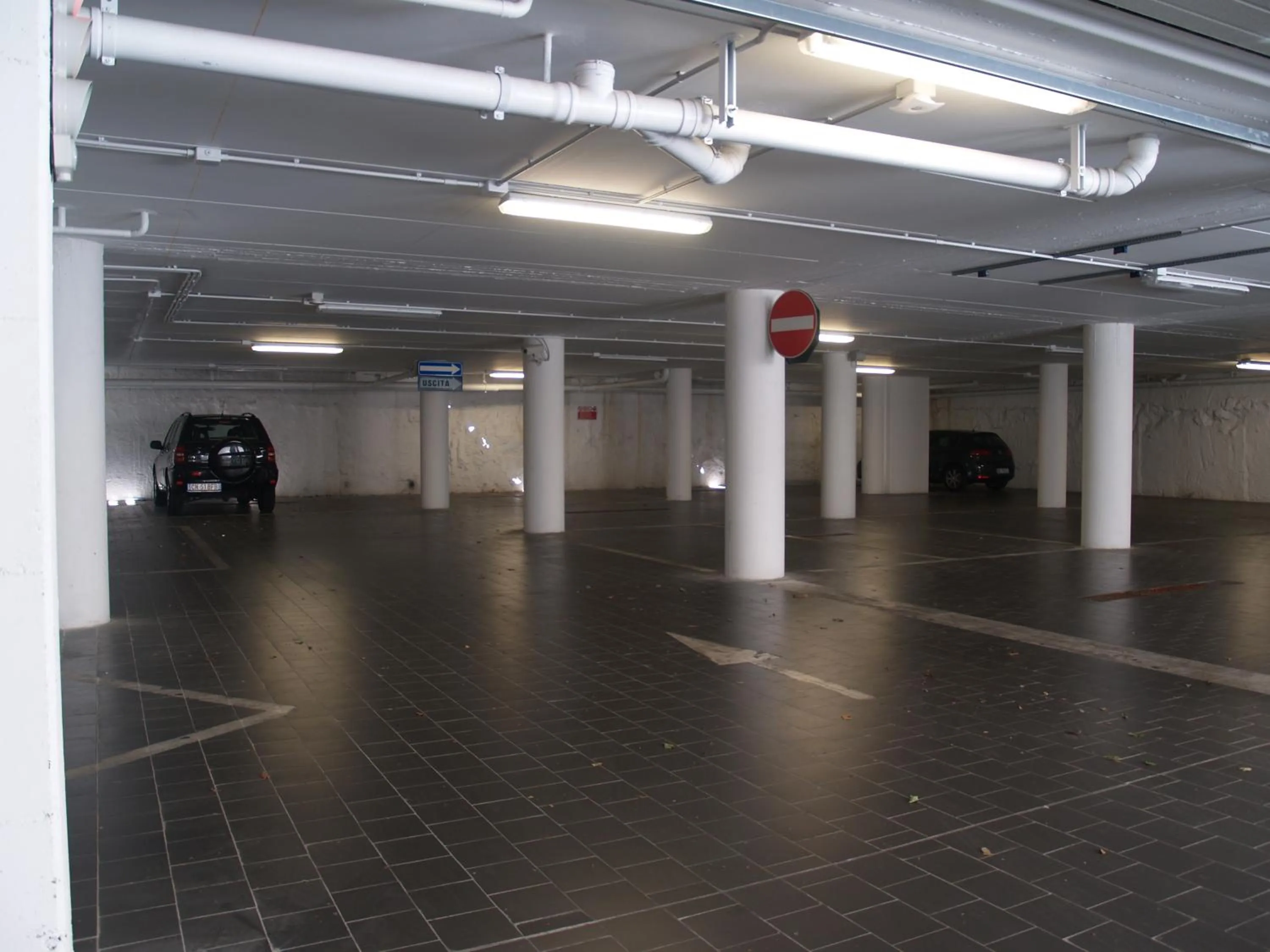 Parking in Hotel Airone - Ombrellone incluso al bagno Dolce Vita a Marina dal 1 giugno al 28 settembre