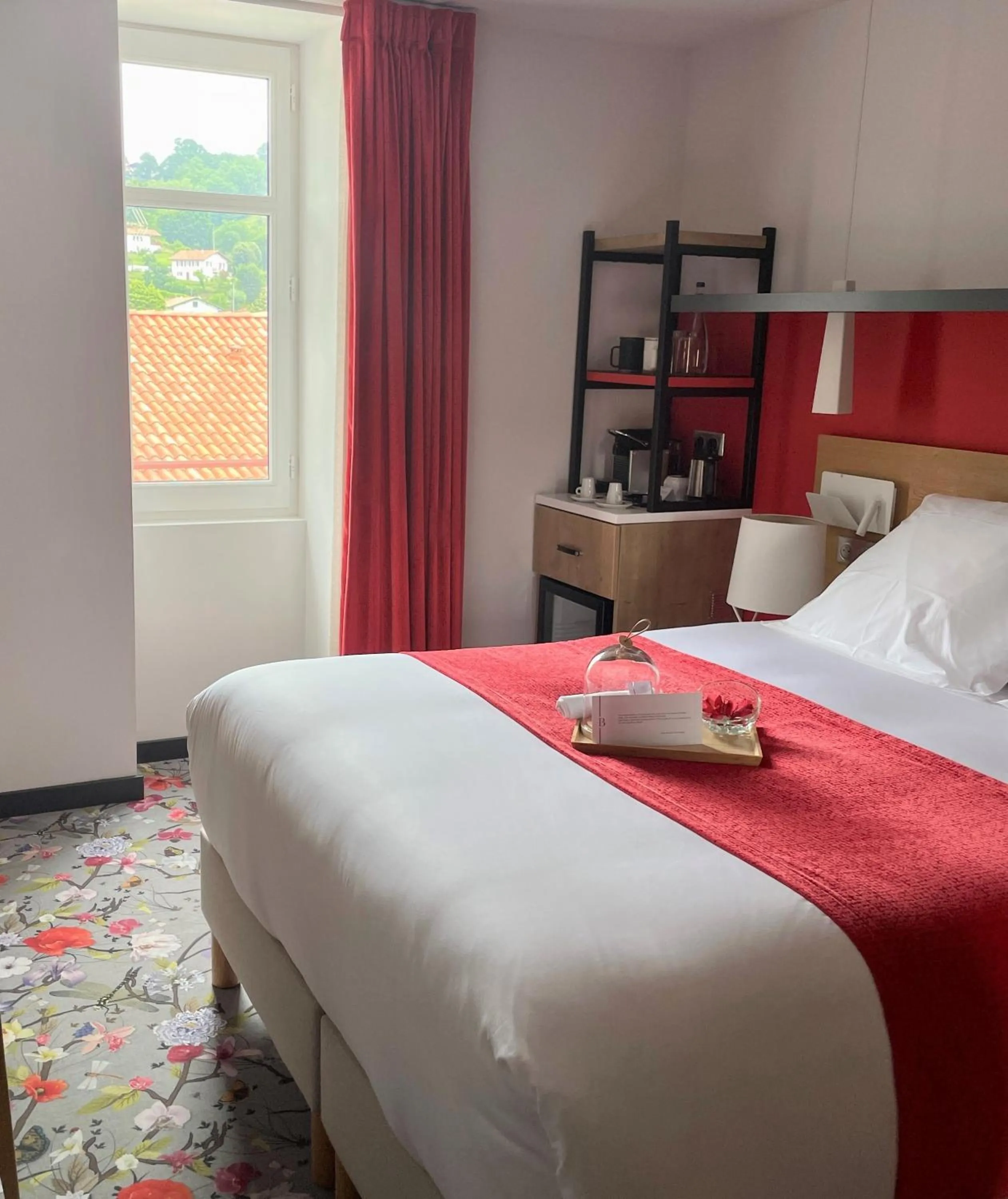 Bed in Hôtel Berria par La Maison de Pierre