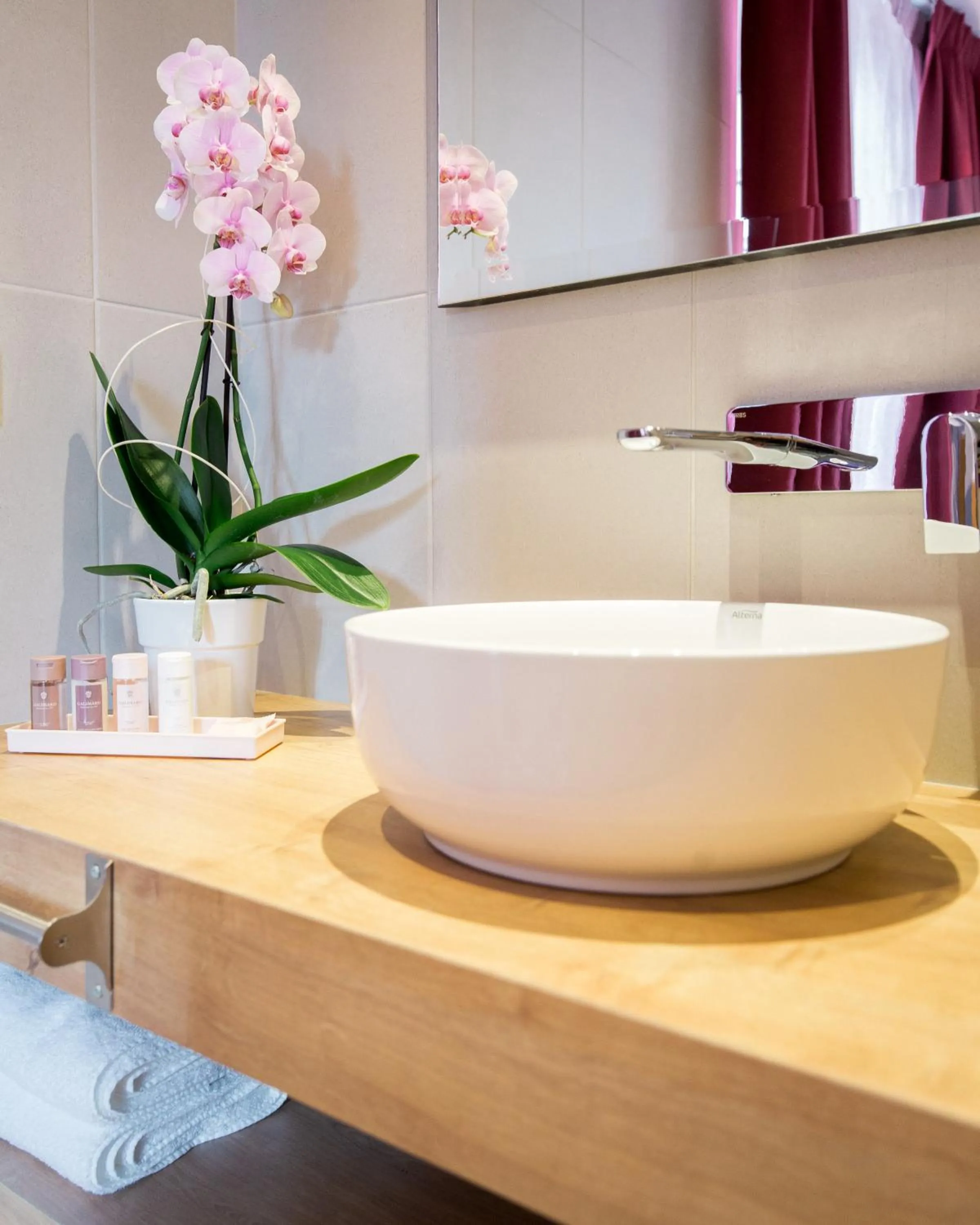 Bathroom in Hôtel Berria par La Maison de Pierre