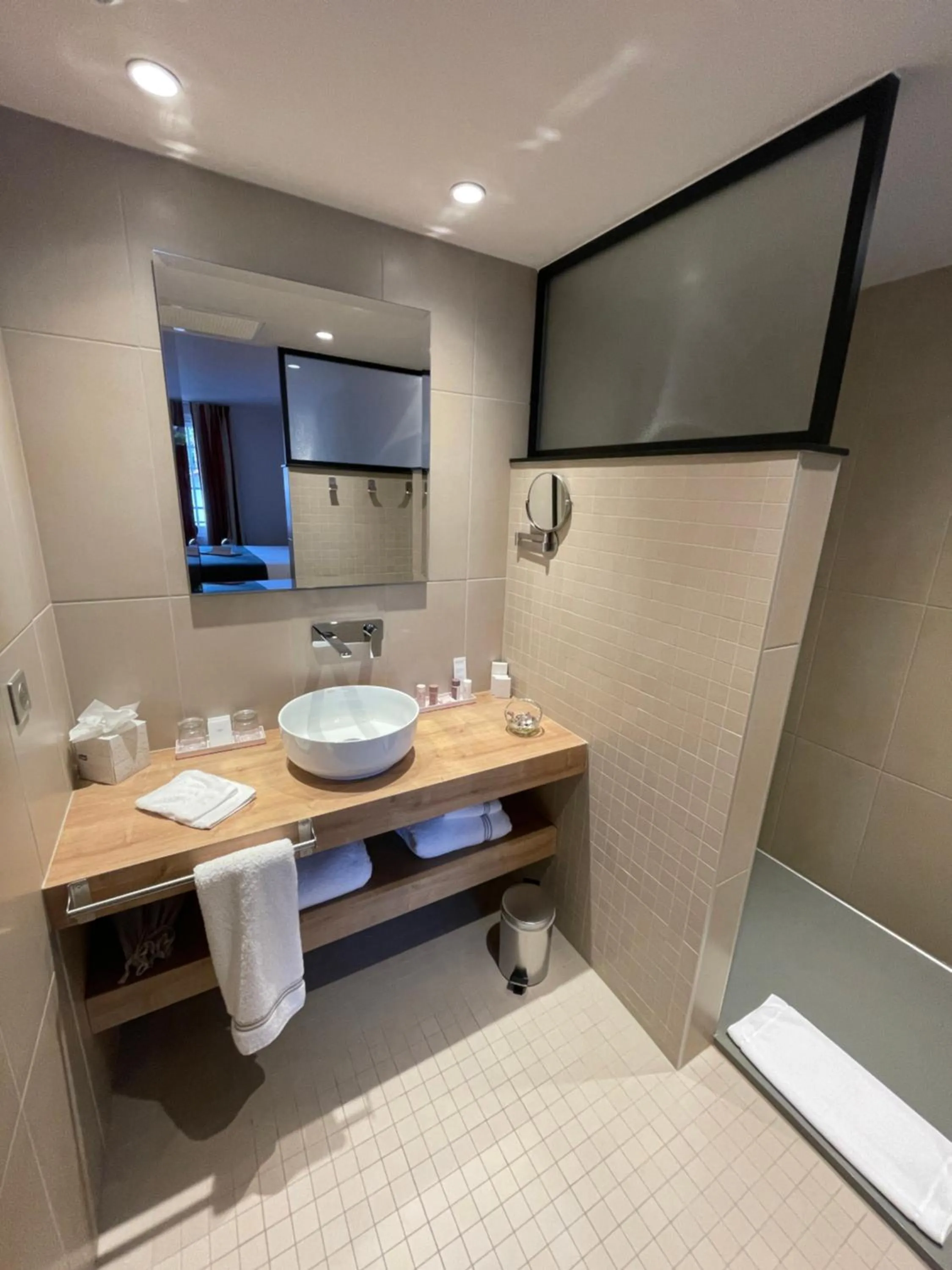 Bathroom in Hôtel Berria par La Maison de Pierre