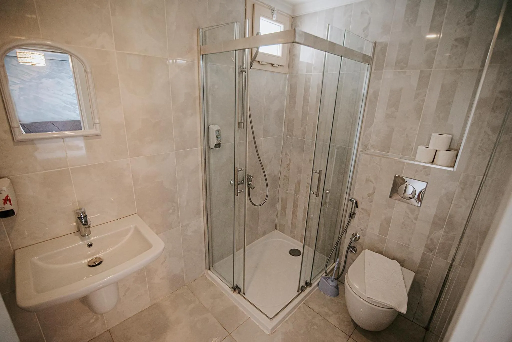 Bathroom in Royal Comfort Hotel