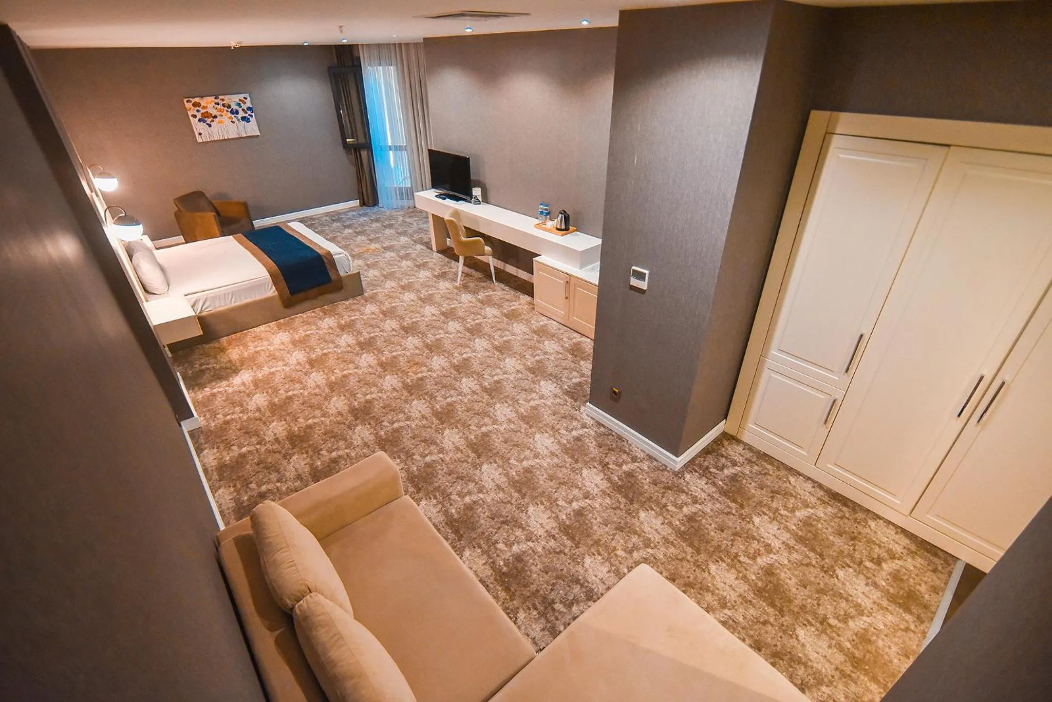 Bedroom, Bed in Royal Comfort Hotel