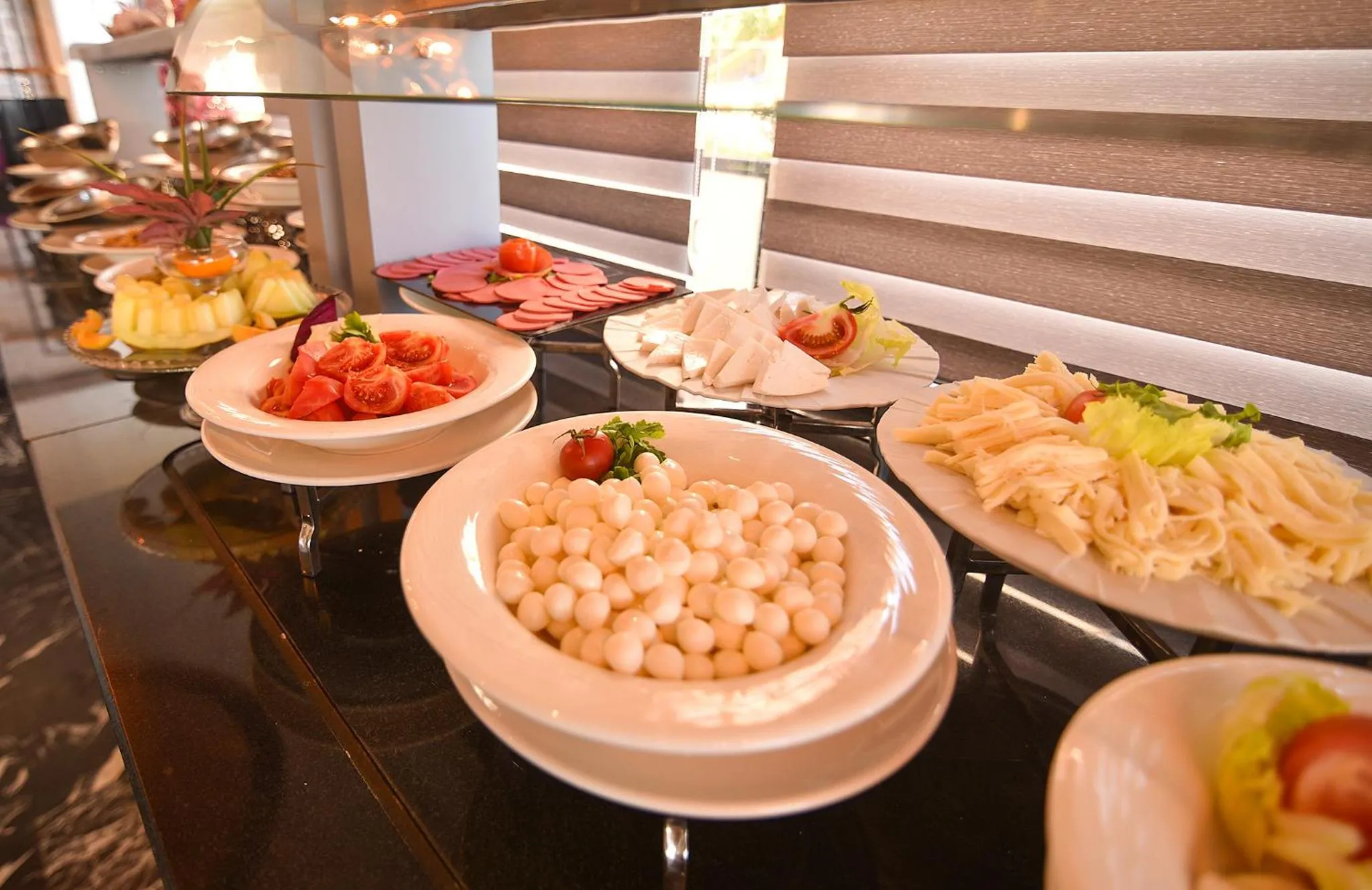 Food and drinks in Royal Comfort Hotel