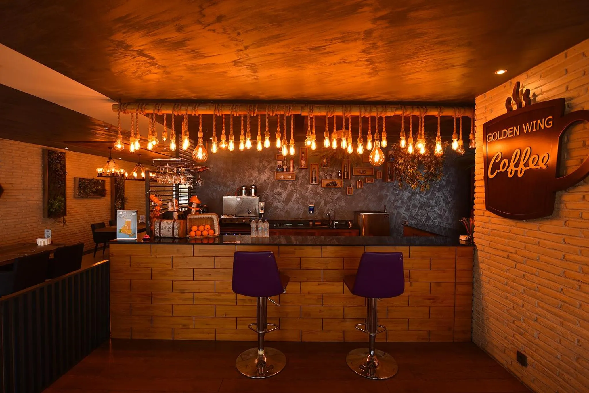 Lounge or bar in Royal Comfort Hotel