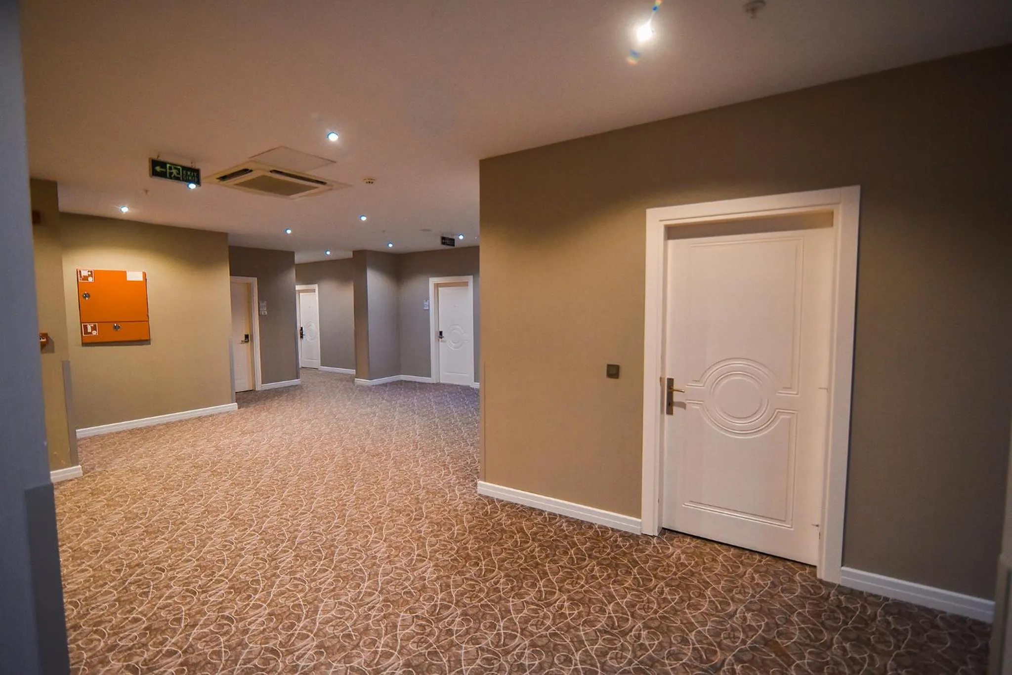 Lobby or reception in Royal Comfort Hotel