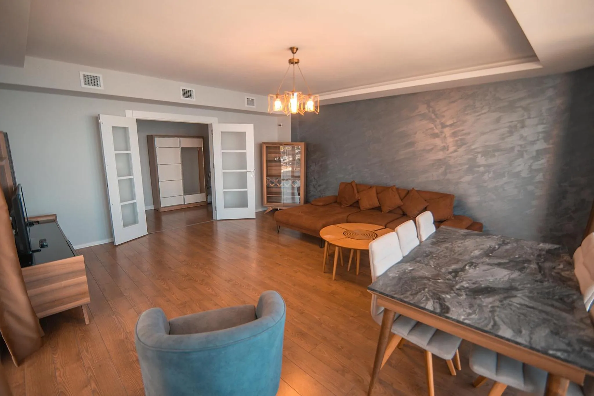 Living room in Royal Comfort Hotel