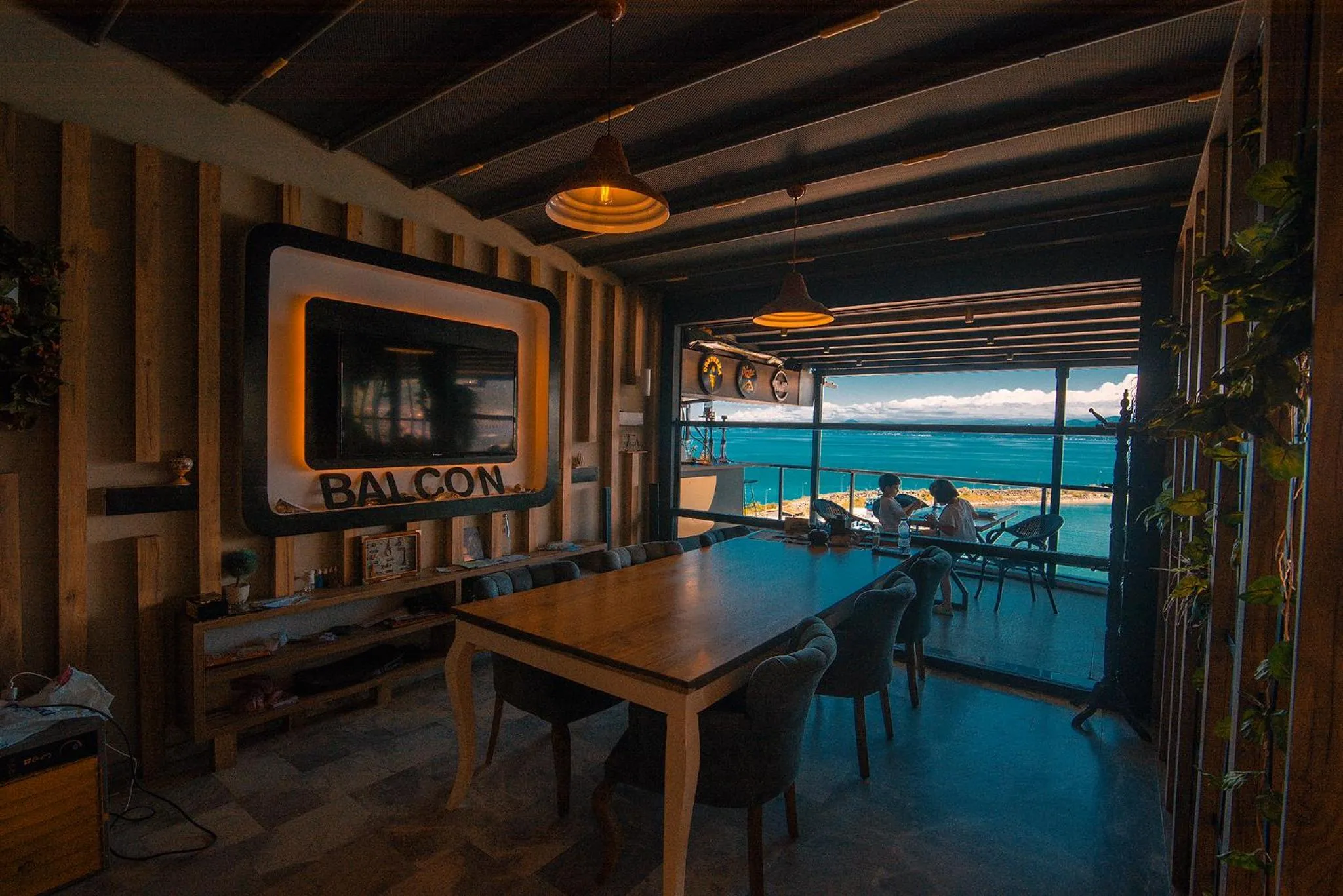 Dining area in Royal Comfort Hotel