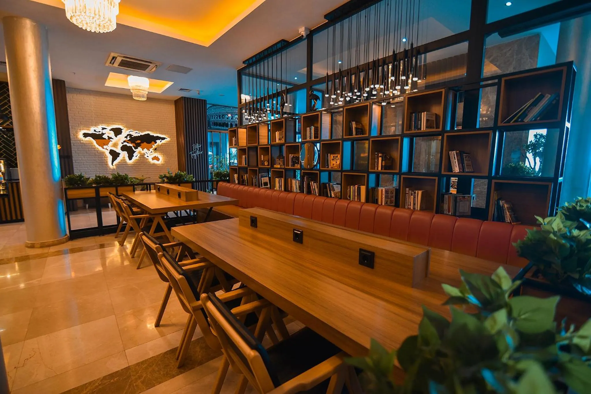 Lounge or bar in Royal Comfort Hotel