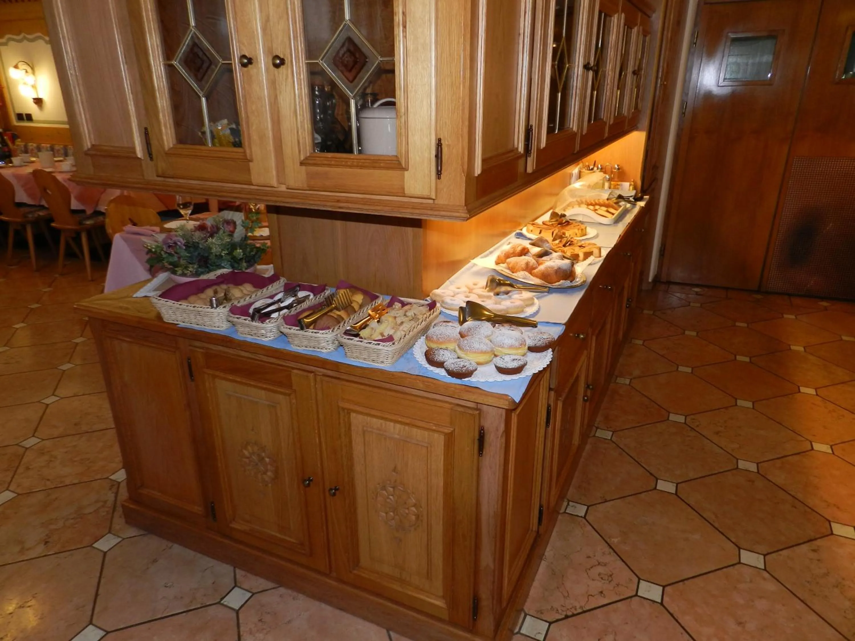 Buffet breakfast in Hotel Stella Alpina