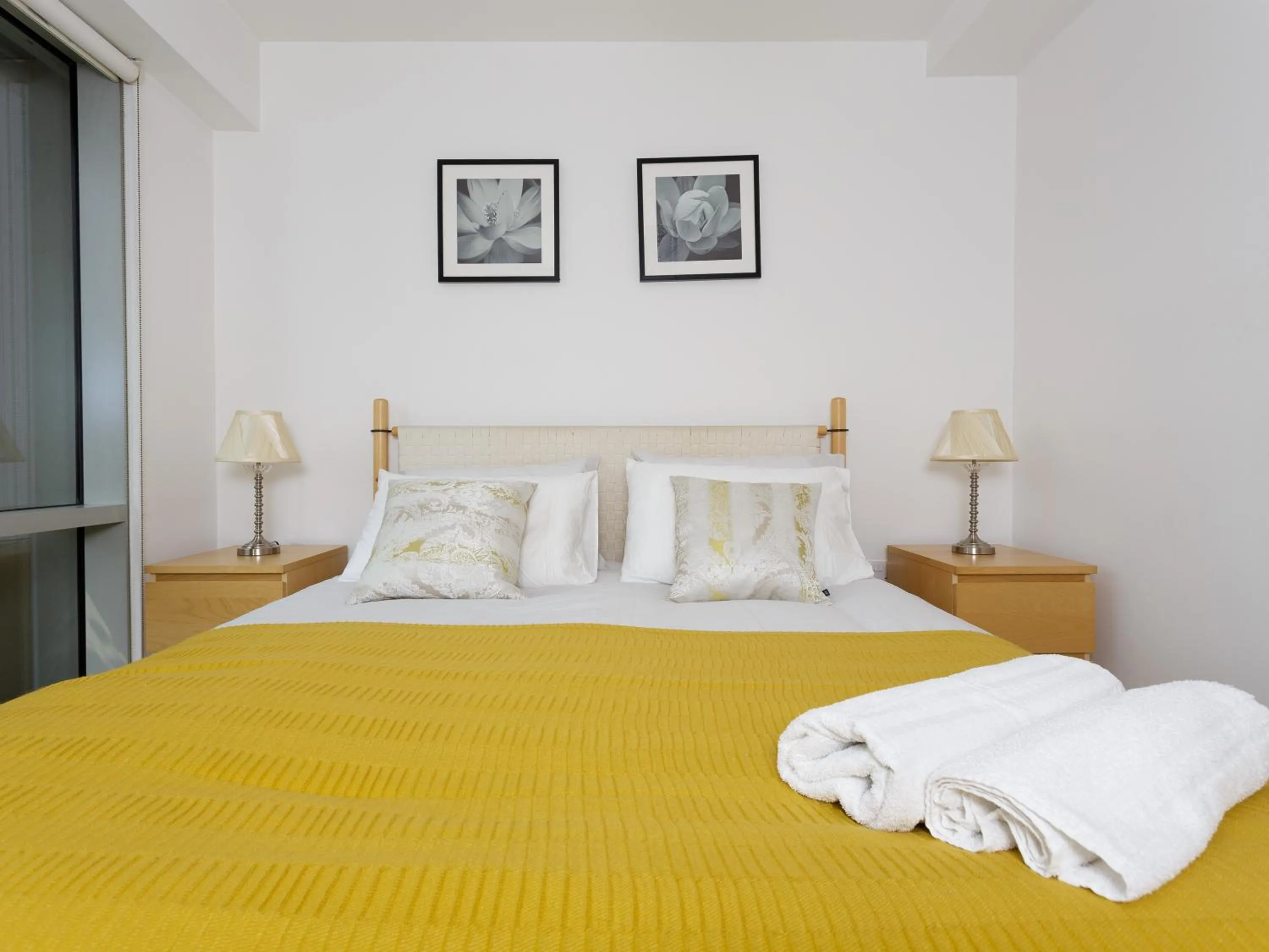 Bedroom, Bed in Live in Leeds Millenium Square Apartment