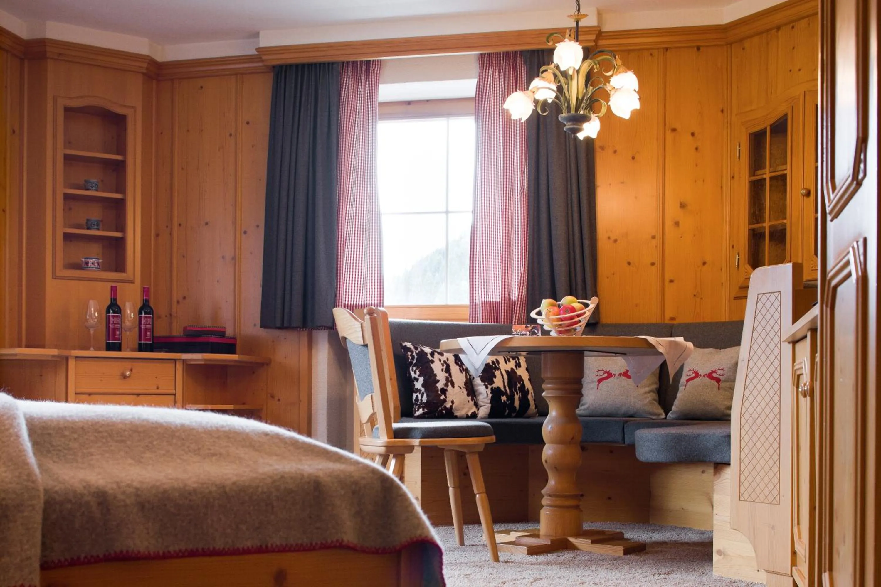 Seating area, Bed in Haller's Geniesserhotel