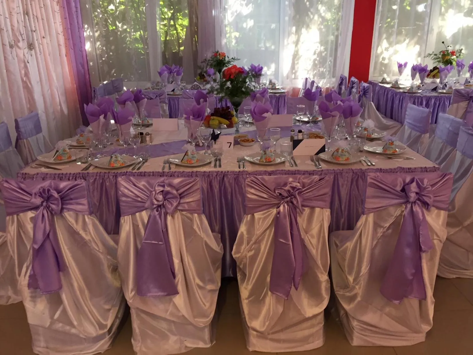 Restaurant/places to eat in Hotel Continental