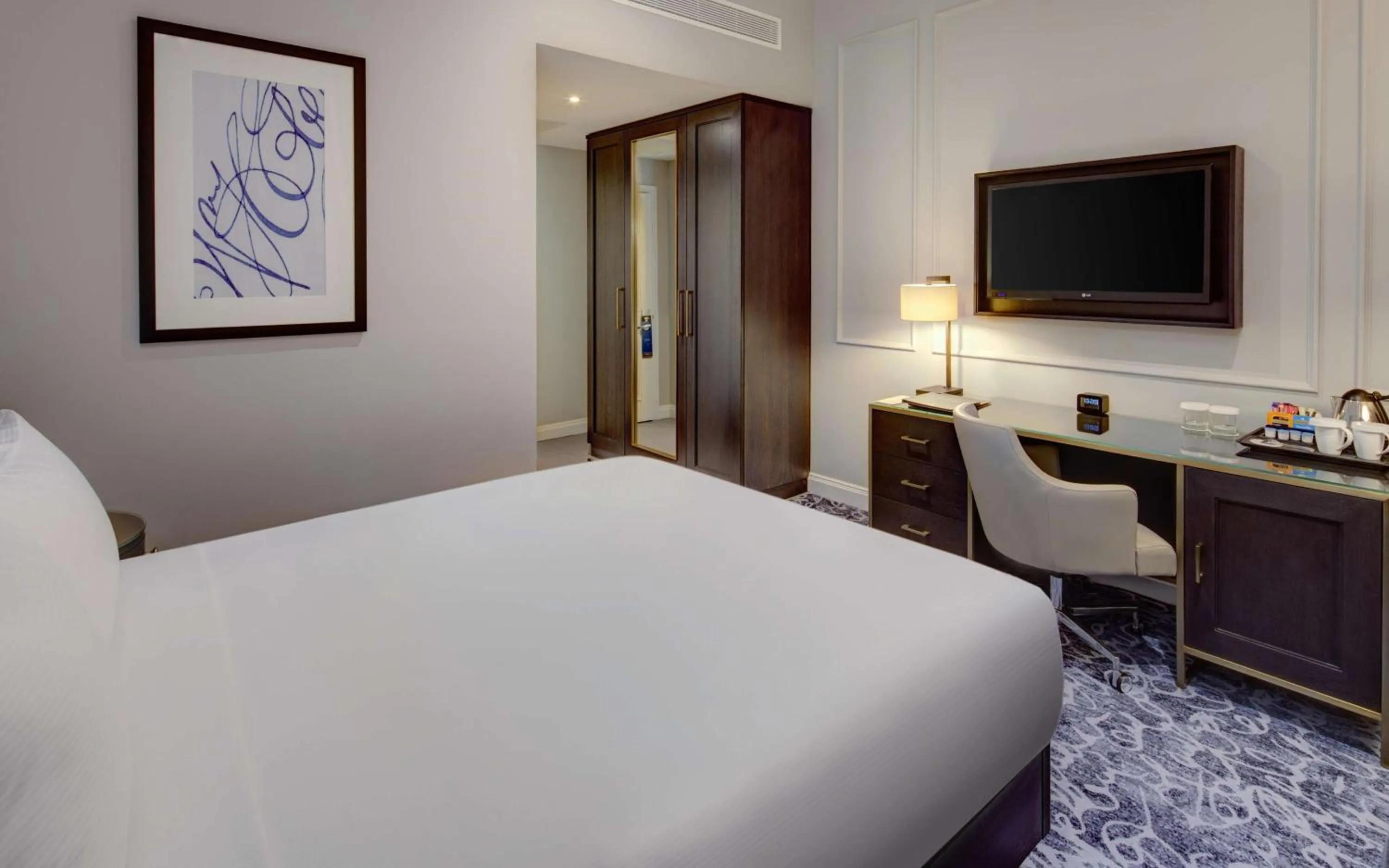 Bedroom, Bed in Hilton London Euston