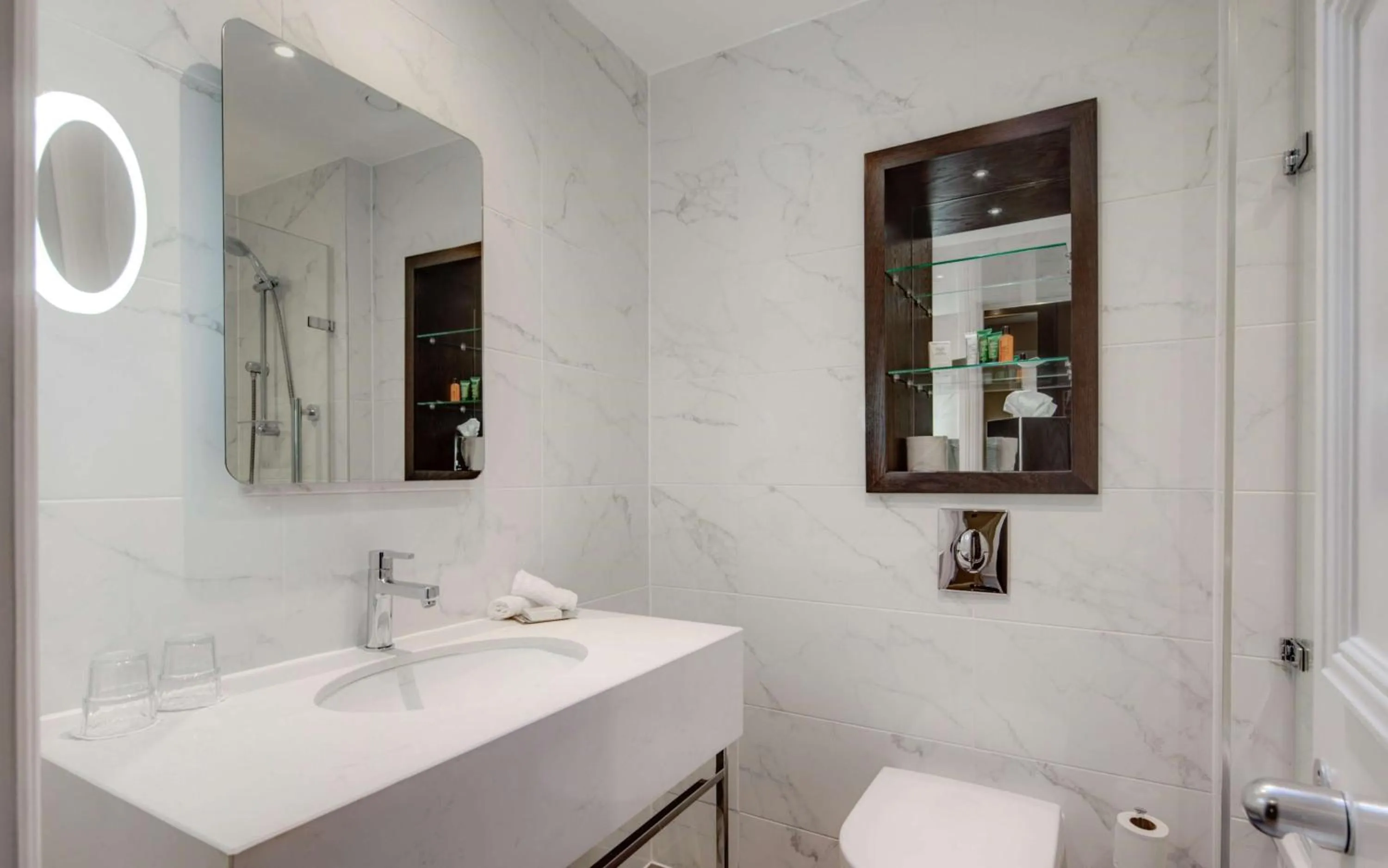 Bathroom in Hilton London Euston