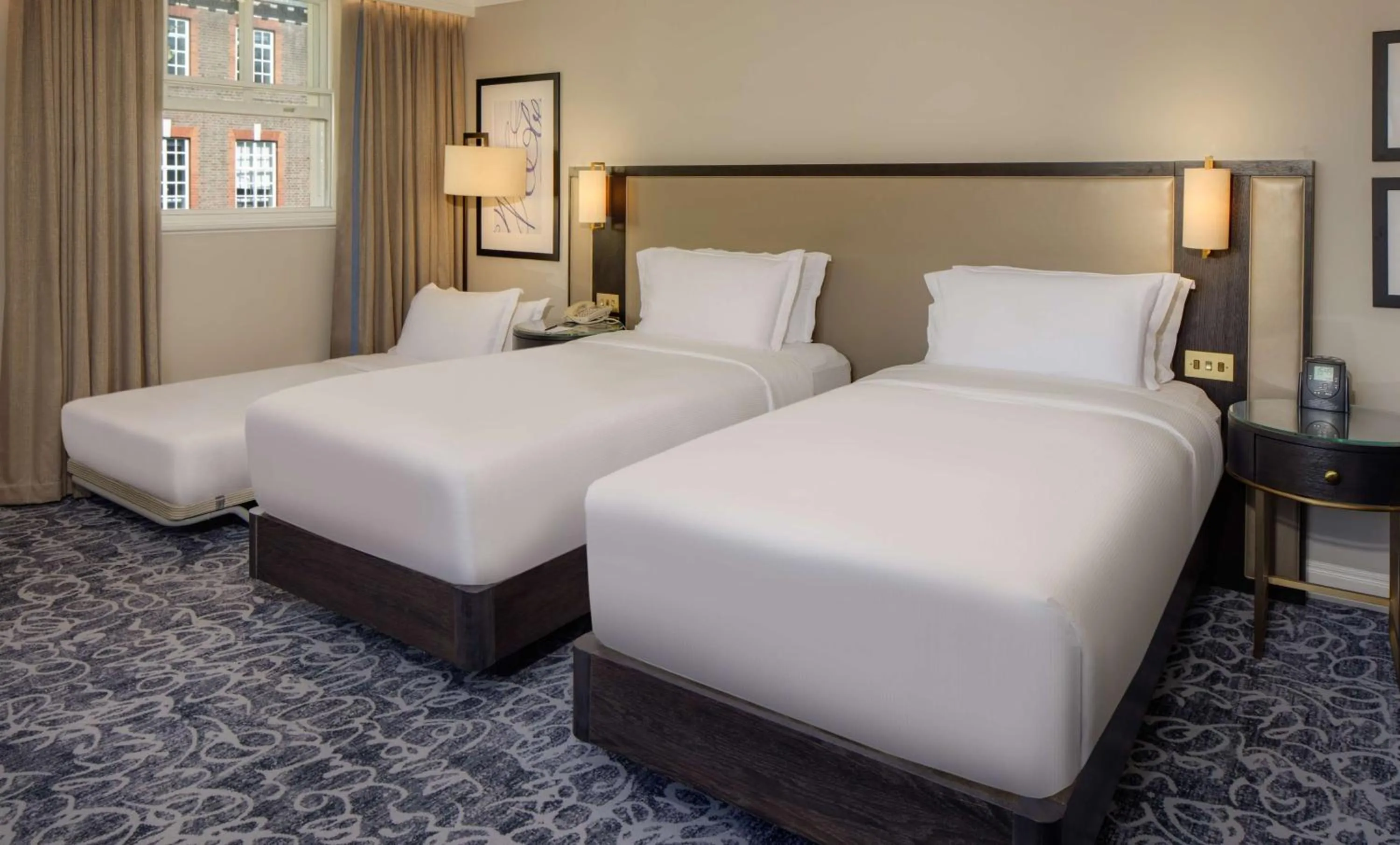 View (from property/room), Bed in Hilton London Euston