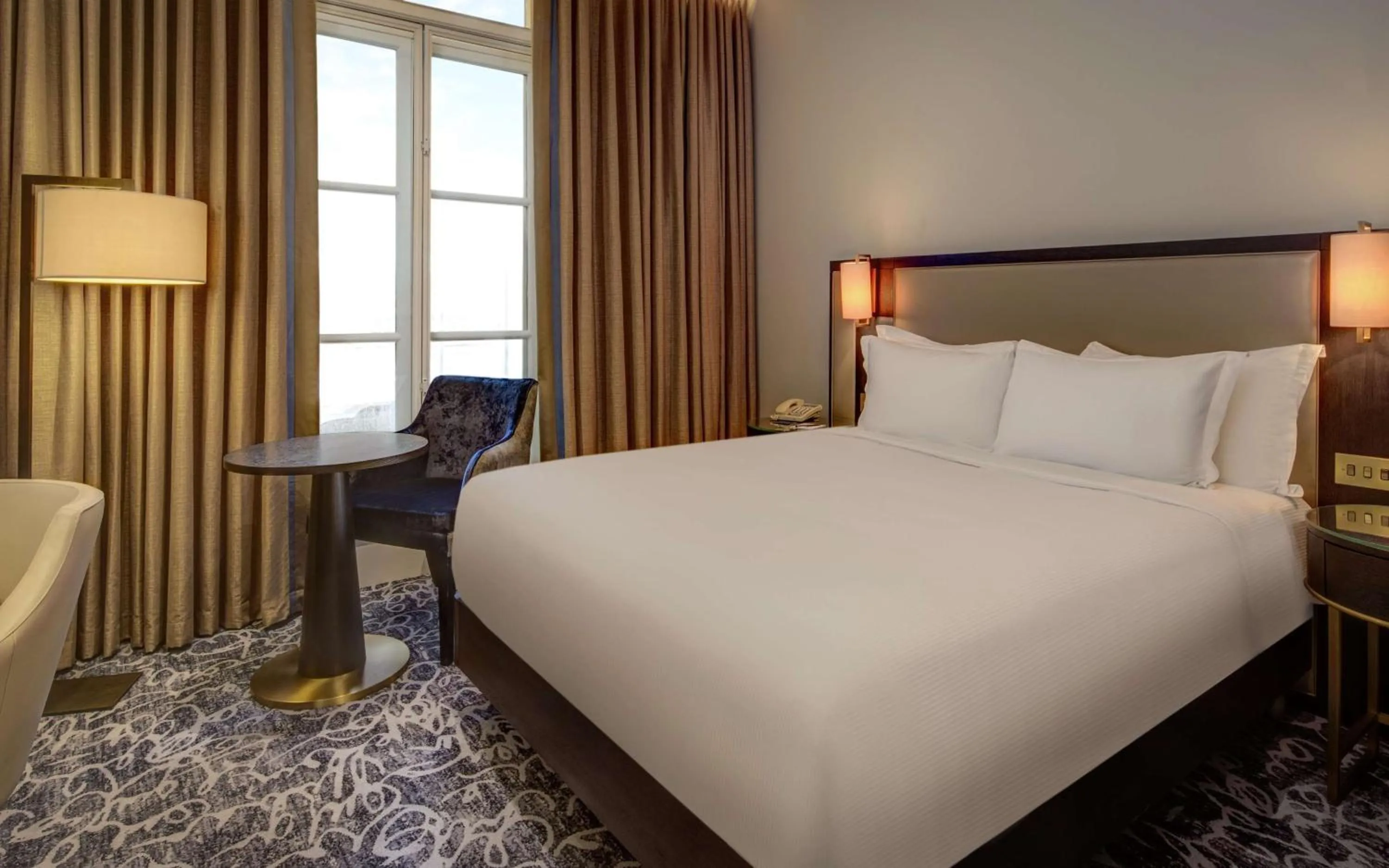 Bed in Hilton London Euston