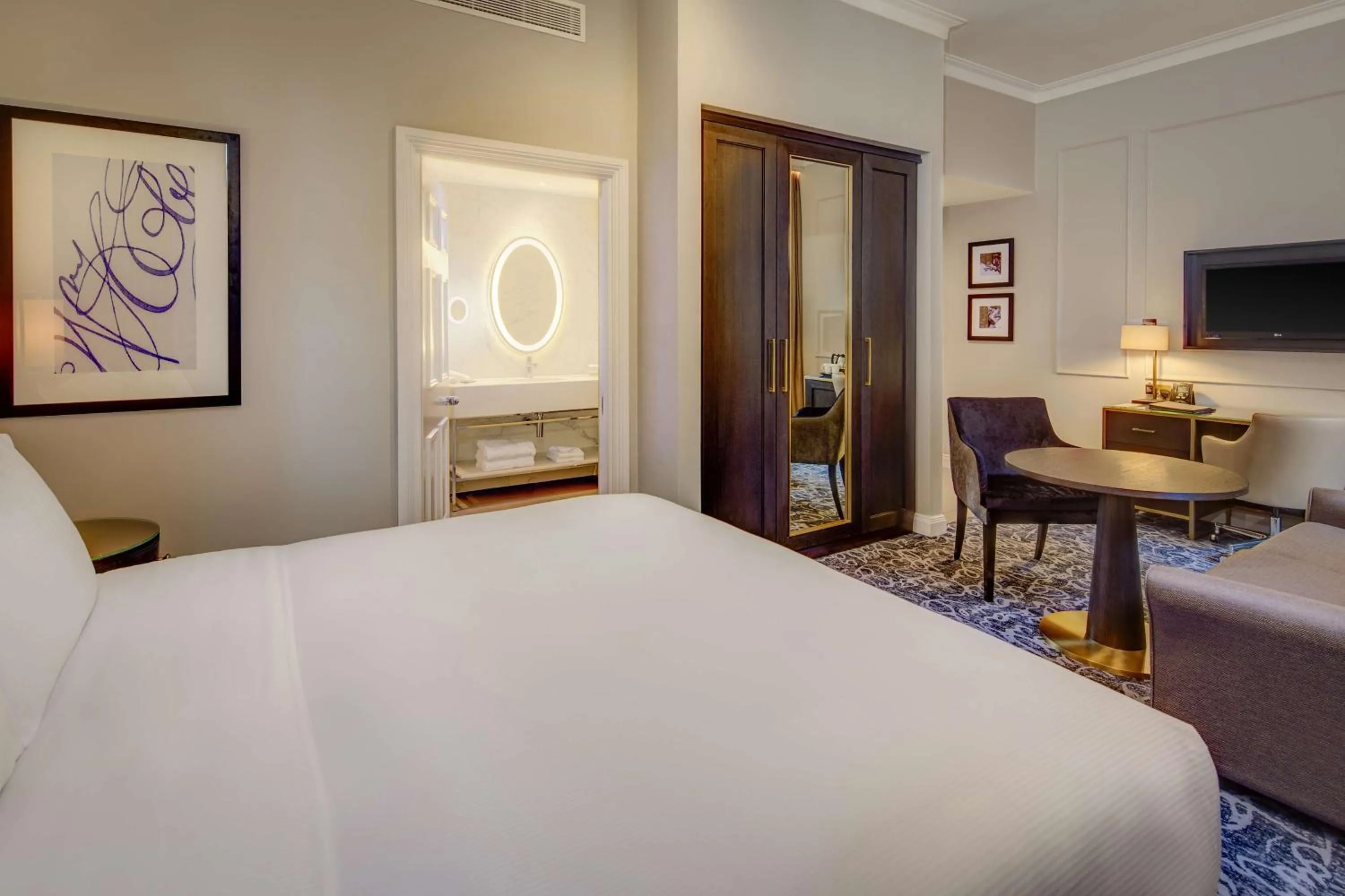 Bed in Hilton London Euston