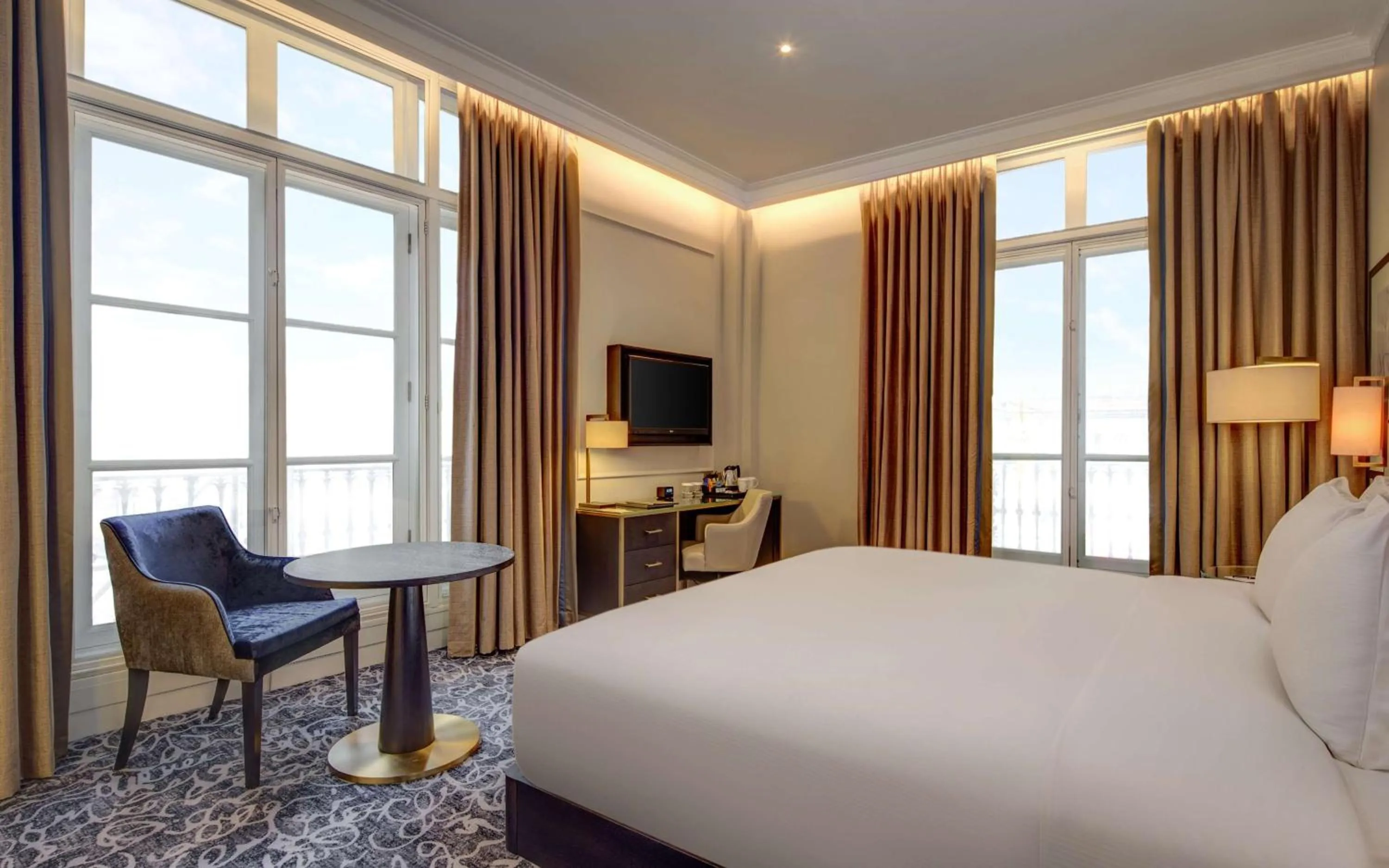 Bedroom, Bed in Hilton London Euston