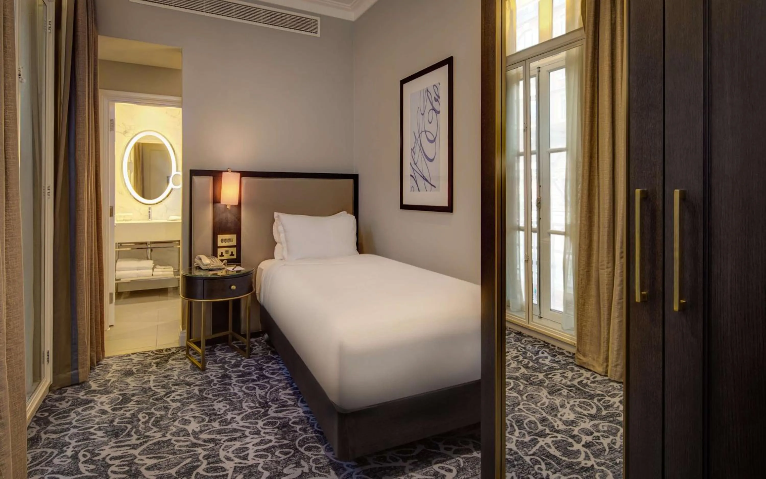 Bed in Hilton London Euston