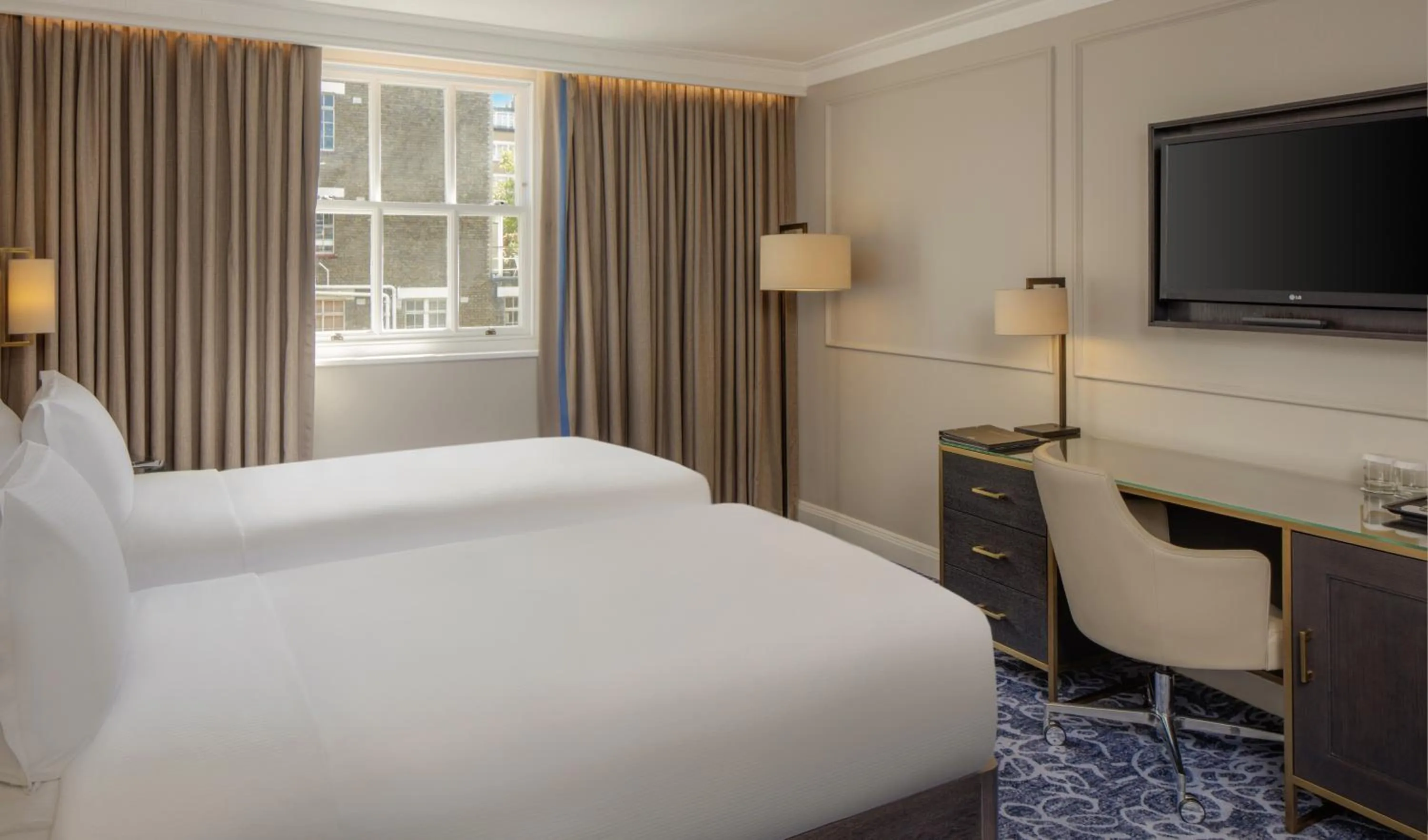 Bed in Hilton London Euston