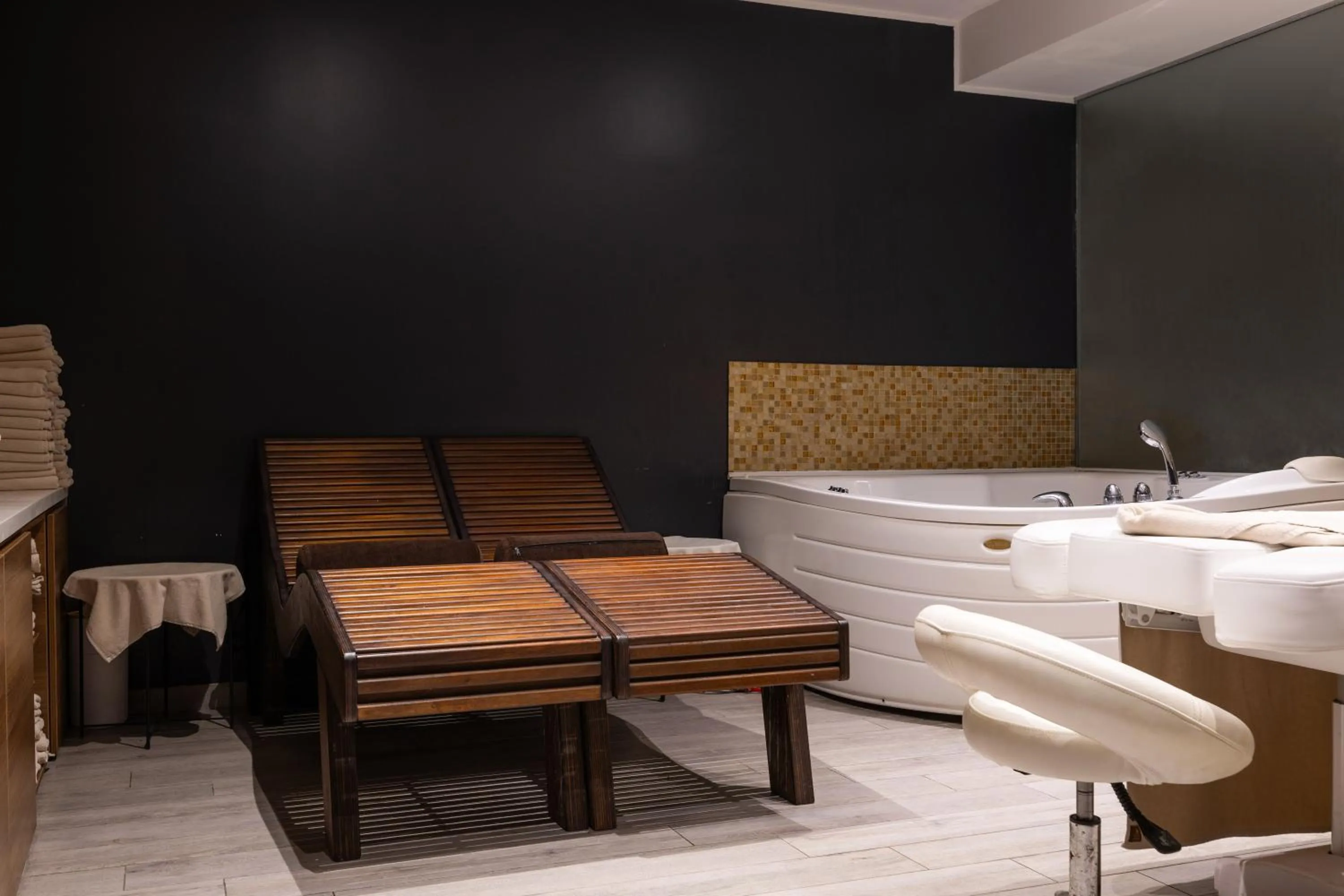 Spa and wellness centre/facilities, Bed in Royal Princess Hotel