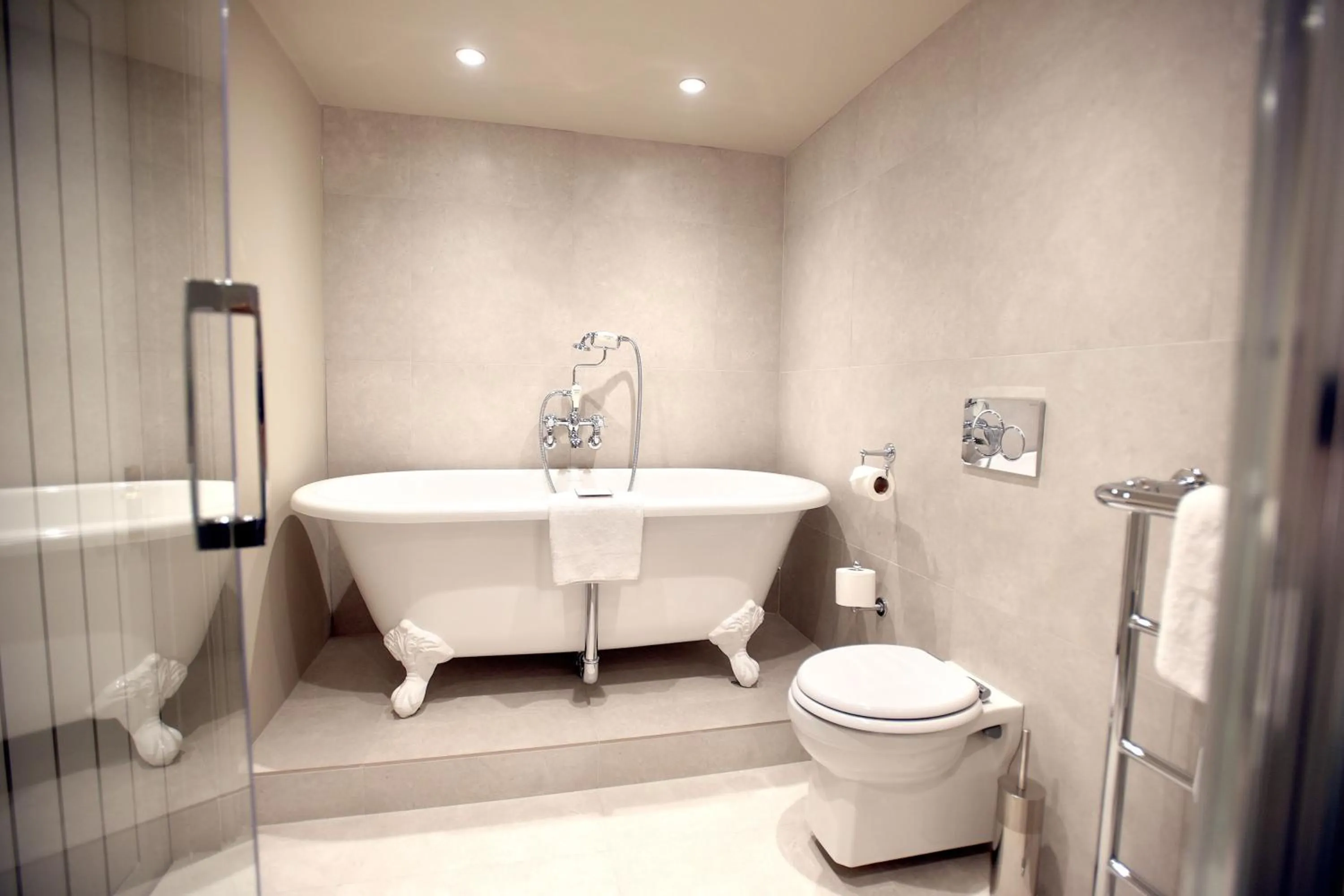 Bathroom in The Lifeboat Inn