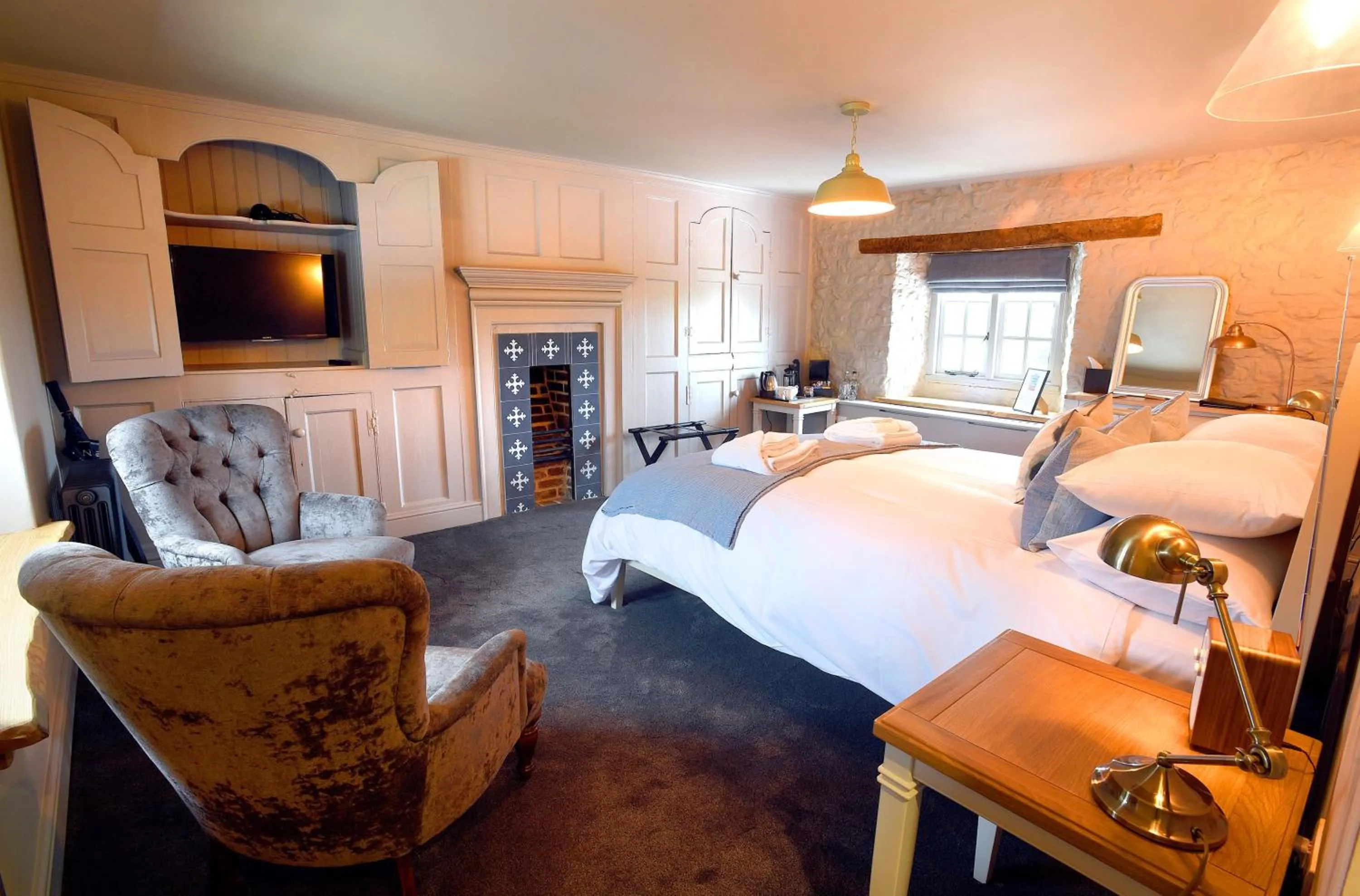 Bedroom, Bed in The Lifeboat Inn
