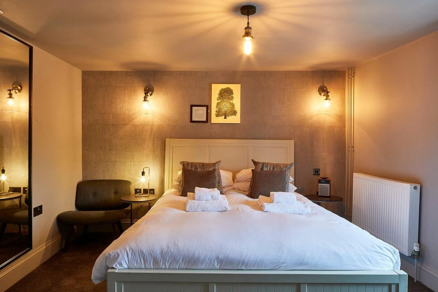 Bed in The Lifeboat Inn