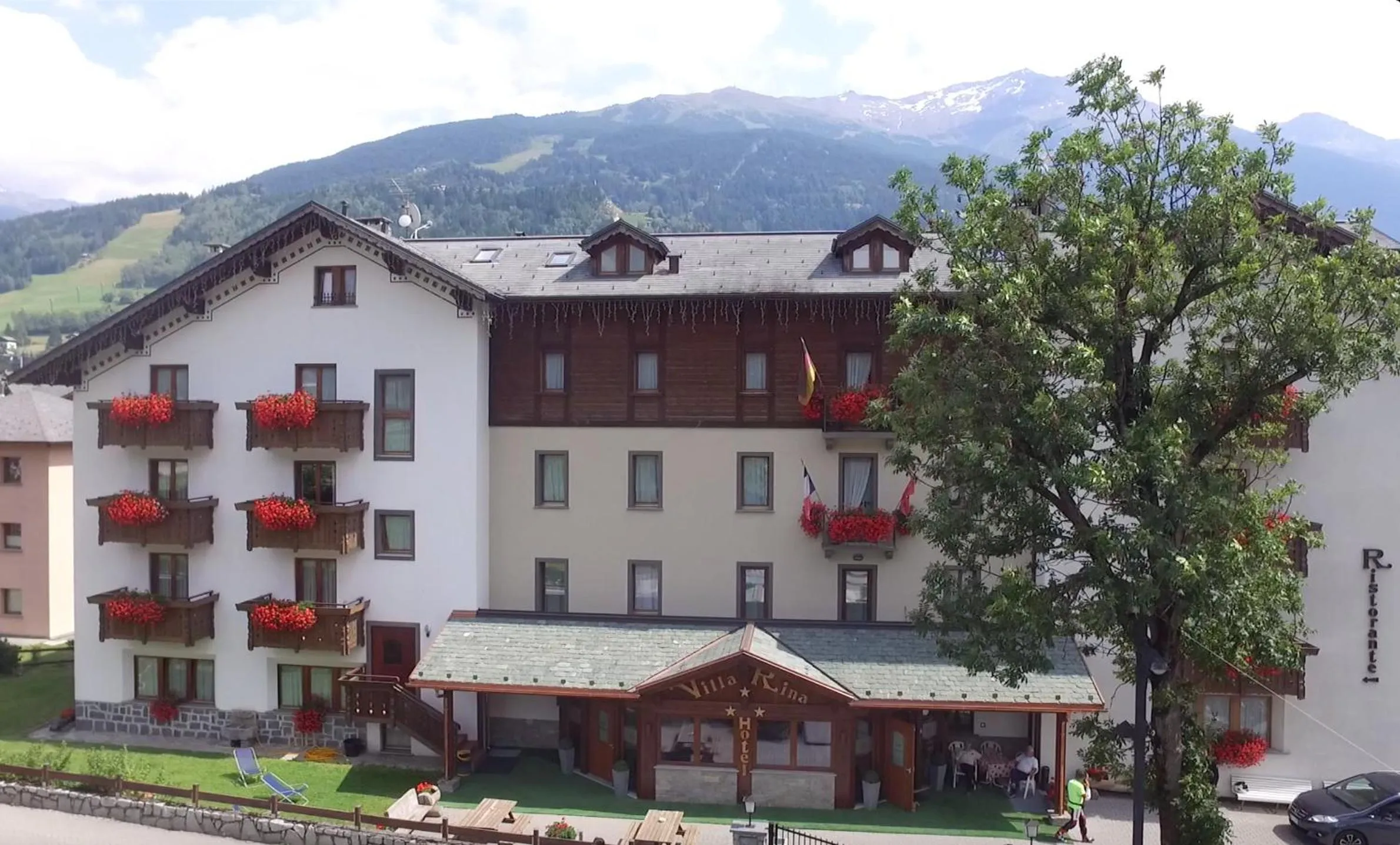 Facade/entrance in Hotel Villa Rina