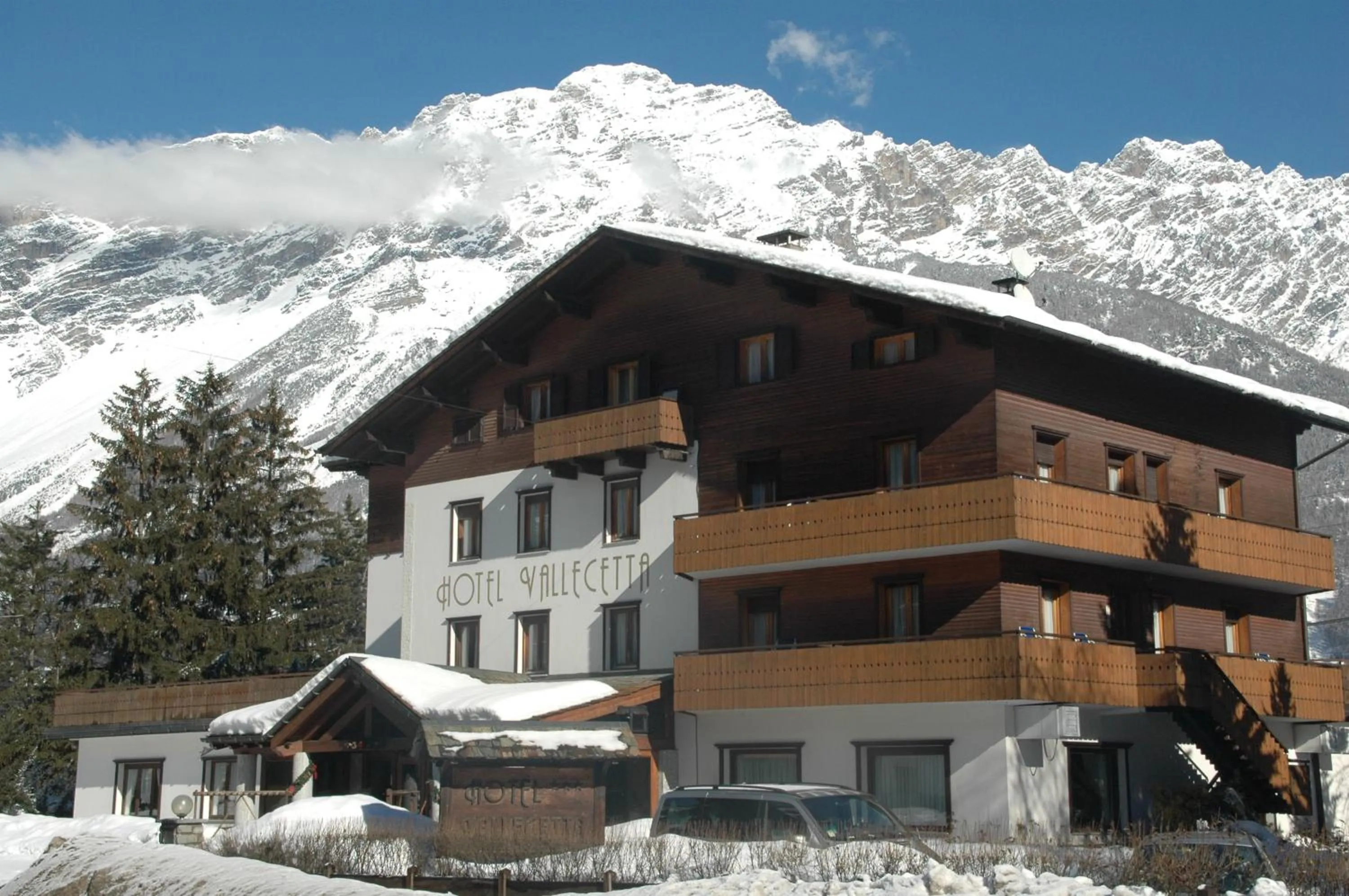 Facade/entrance in Hotel Vallecetta