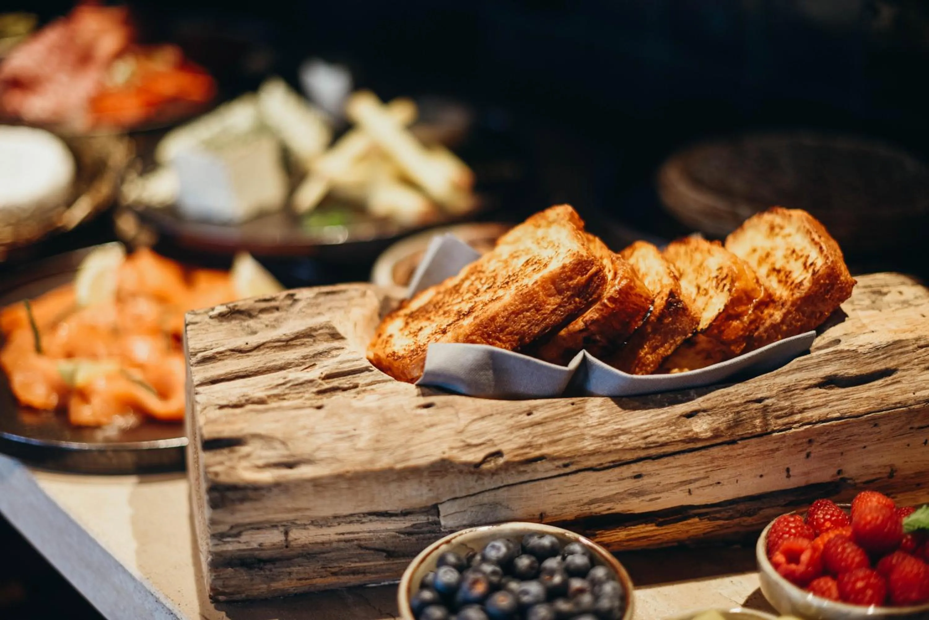 Restaurant/places to eat in Lodji Hotel & spa