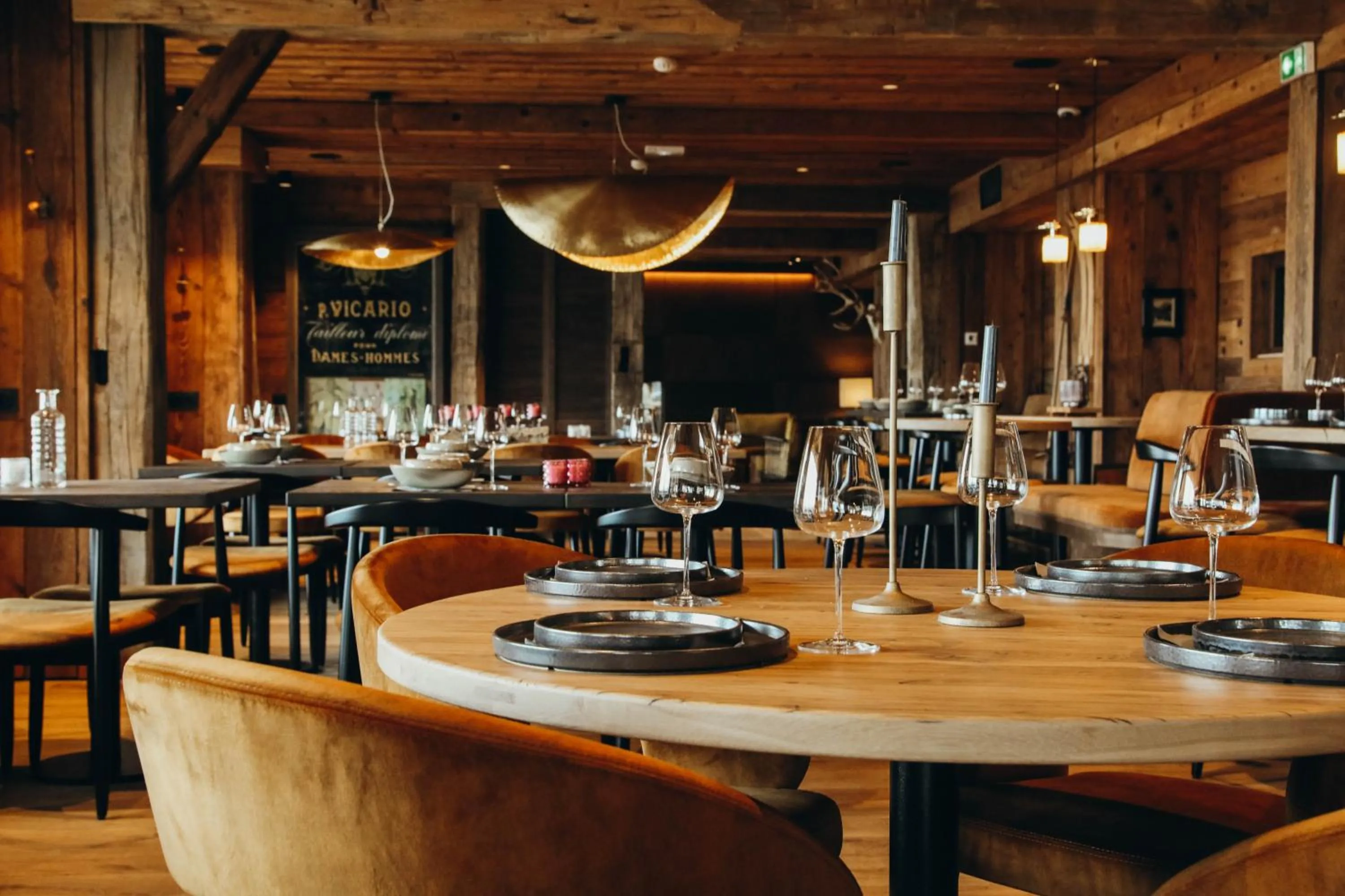 Restaurant/places to eat in Lodji Hotel & spa