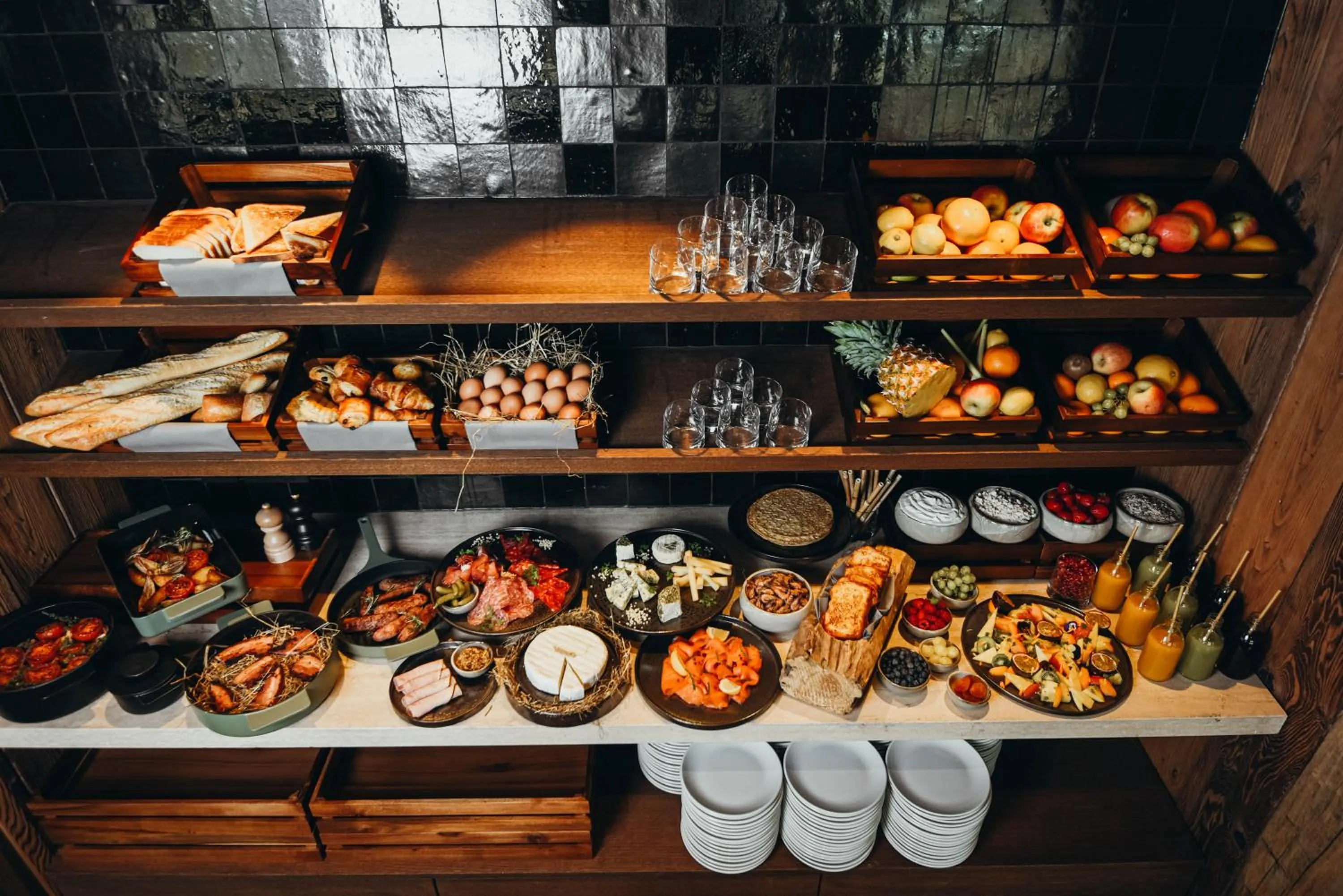 Restaurant/places to eat in Lodji Hotel & spa