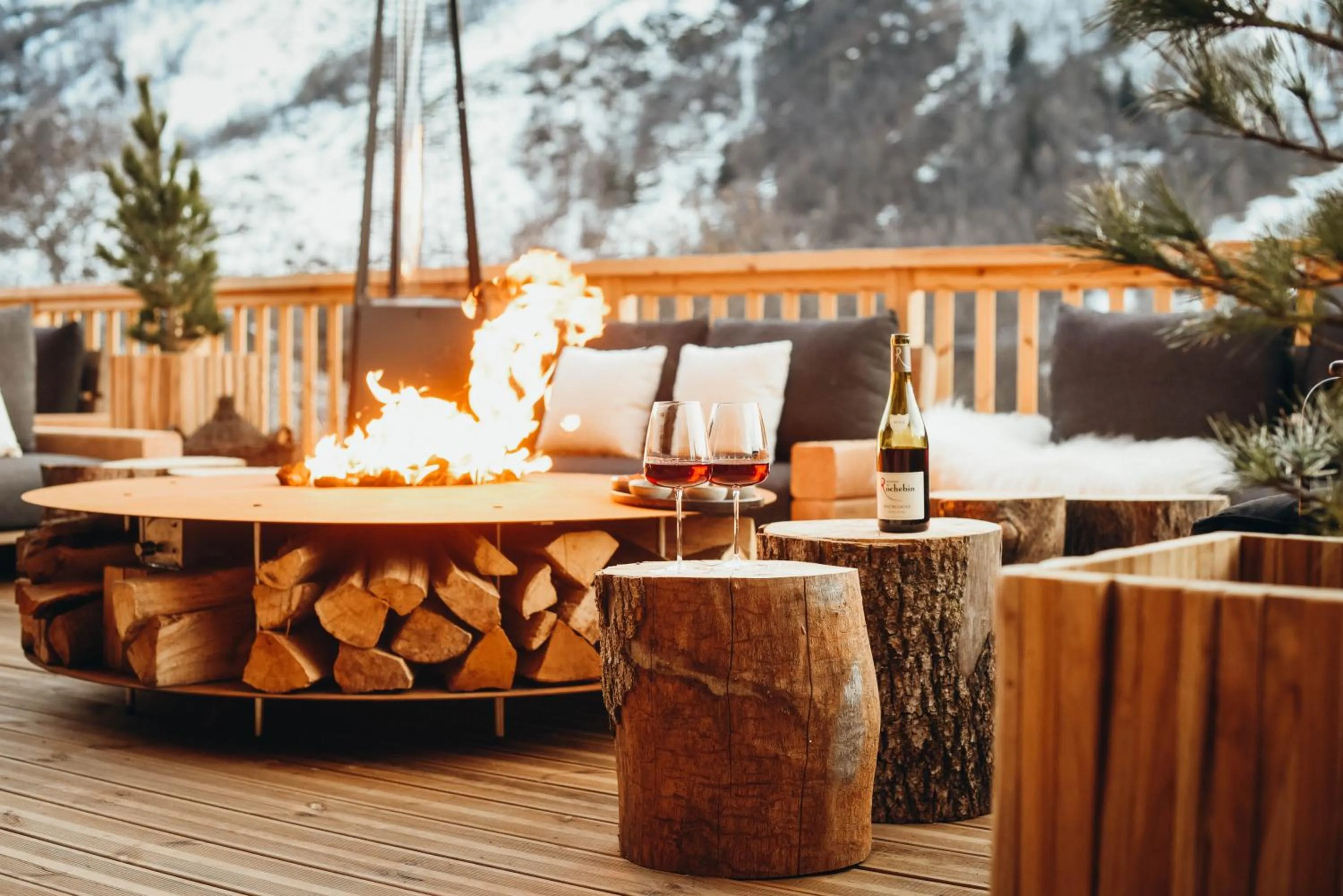 Restaurant/places to eat in Lodji Hotel & spa