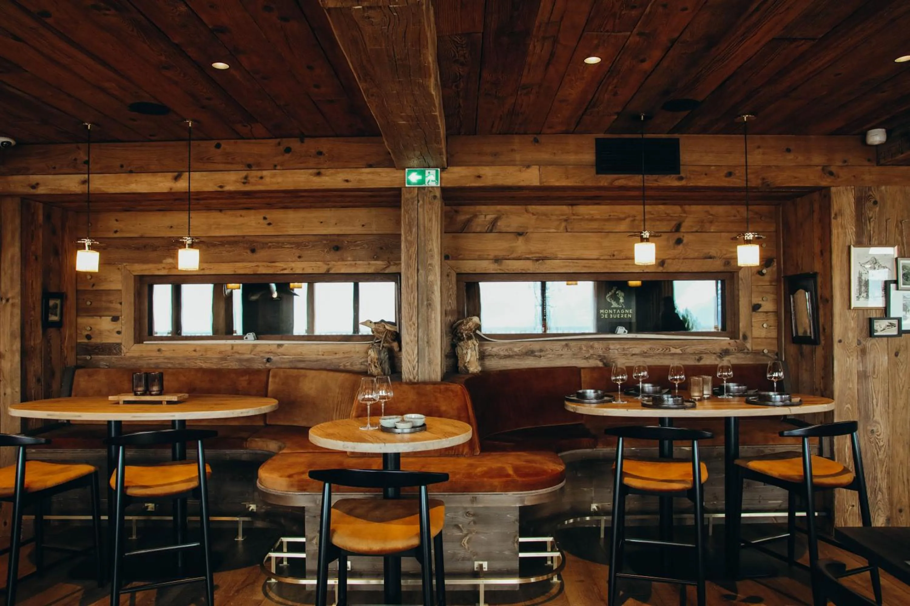 Restaurant/places to eat in Lodji Hotel & spa